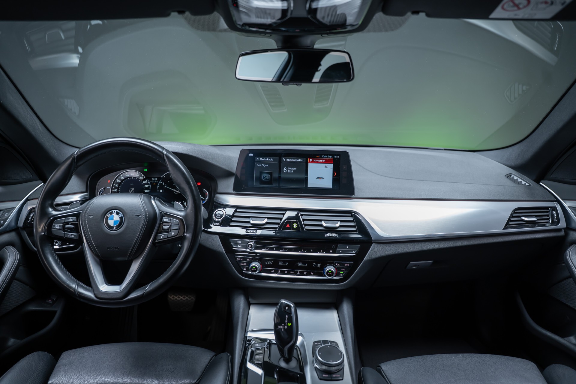BMW 520d xDrive paddles Touring / CH-Fahrzeug / Rückfahrkamera / HeadUp-image-17