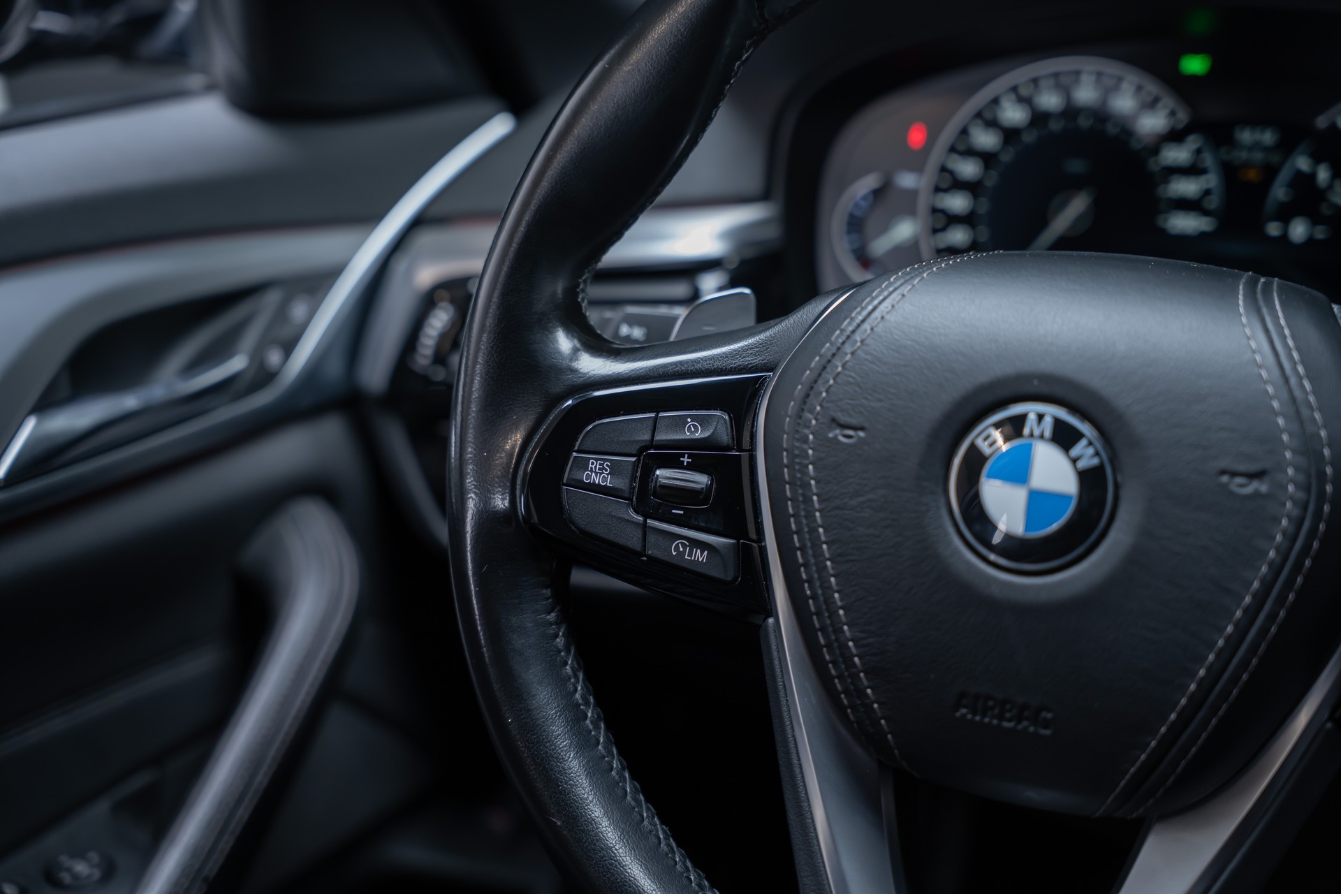 BMW 520d xDrive paddles Touring / CH-Fahrzeug / Rückfahrkamera / HeadUp-image-20