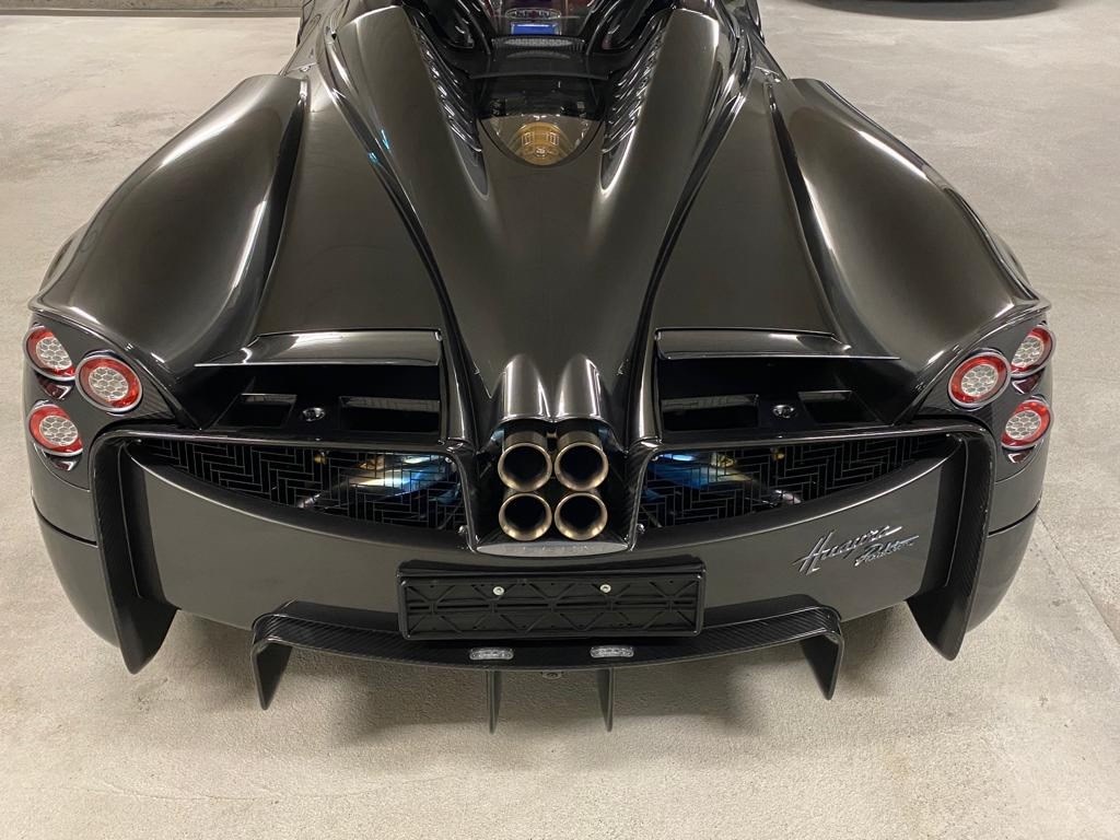 PAGANI Huayra Roadster-image-1