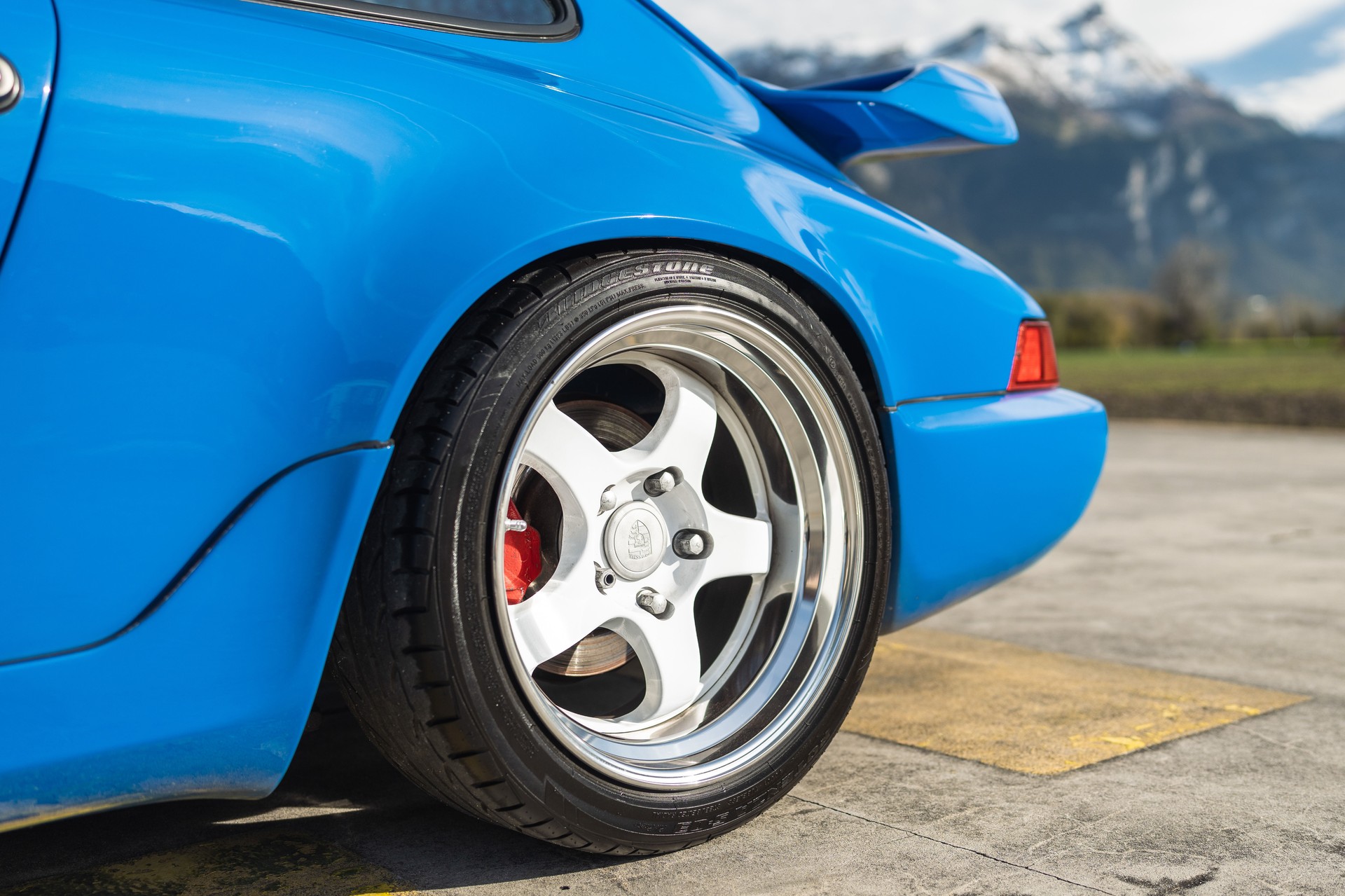 PORSCHE 911 Carrera-image-10