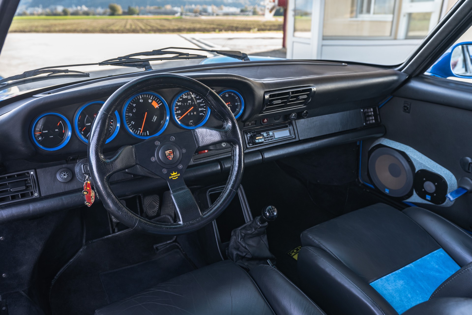 PORSCHE 911 Carrera-image-8
