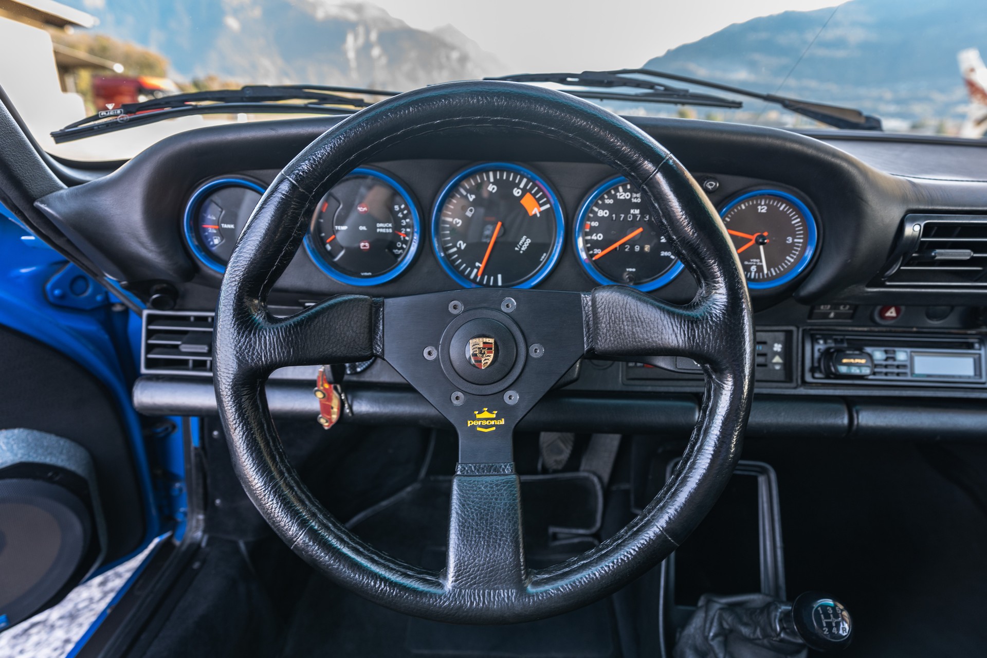 PORSCHE 911 Carrera-image-13