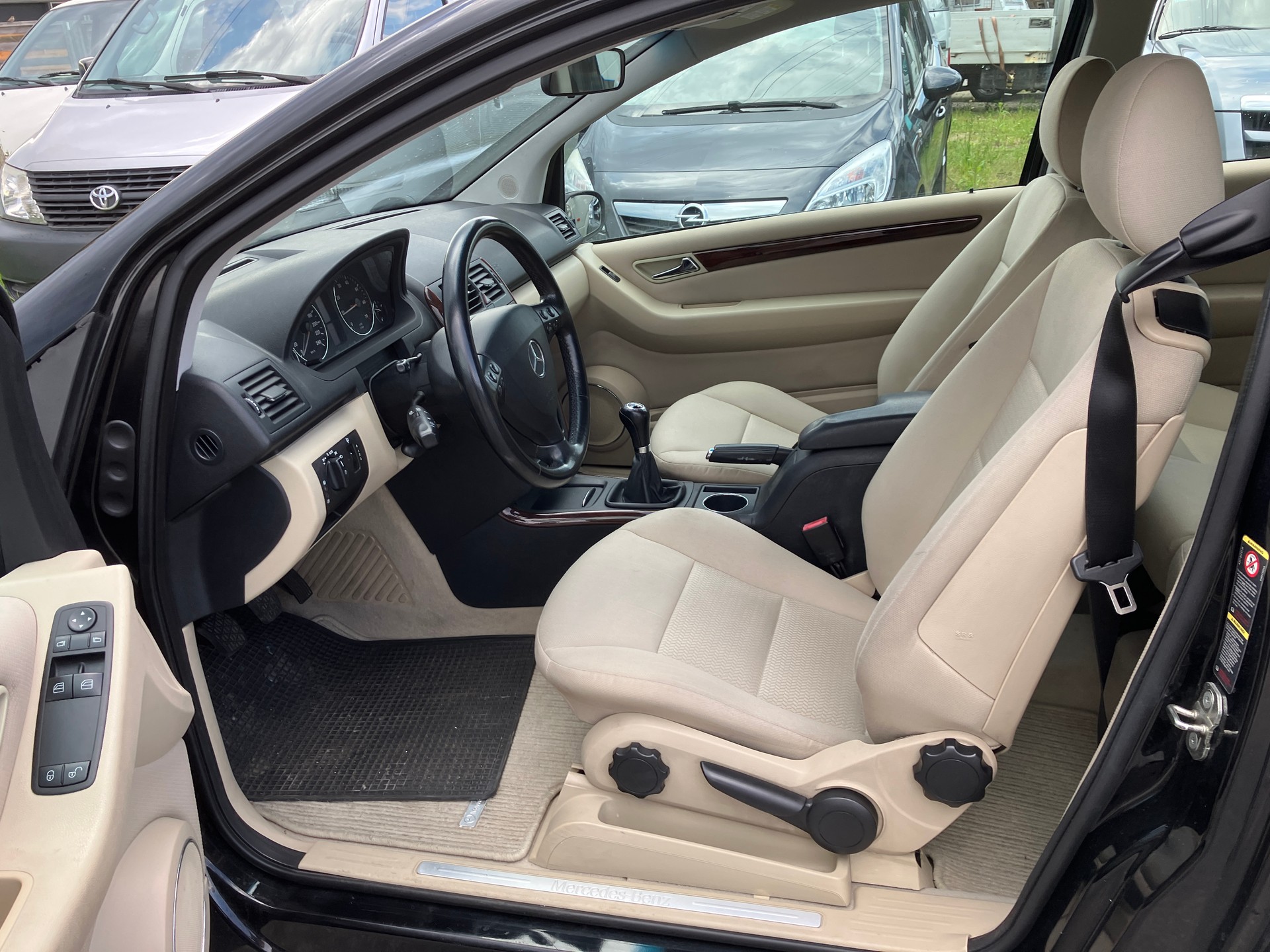 MERCEDES-BENZ A 200 Elégance-image-2