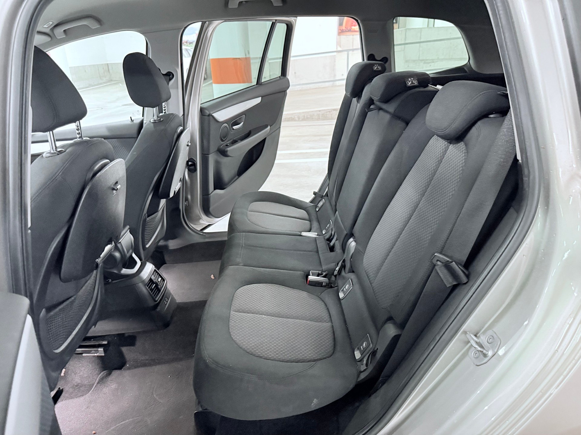 BMW 216d Gran Tourer-image-12