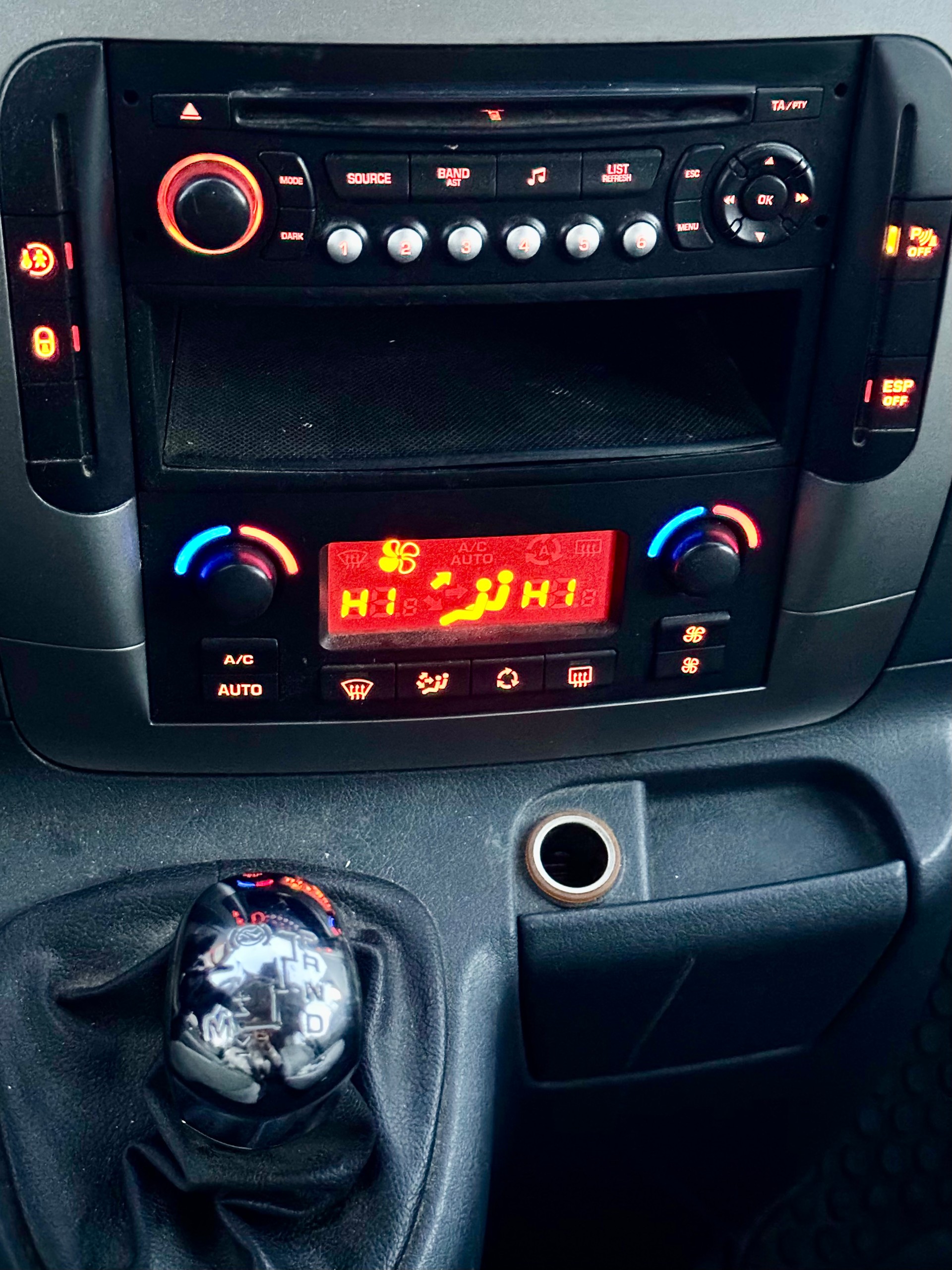 PEUGEOT Expert Tepee 2.0 HDi 163 PS, Automat, Allure L2 Lange version, 2 Schiebetüre, 8 Sitze, AHK-image-18