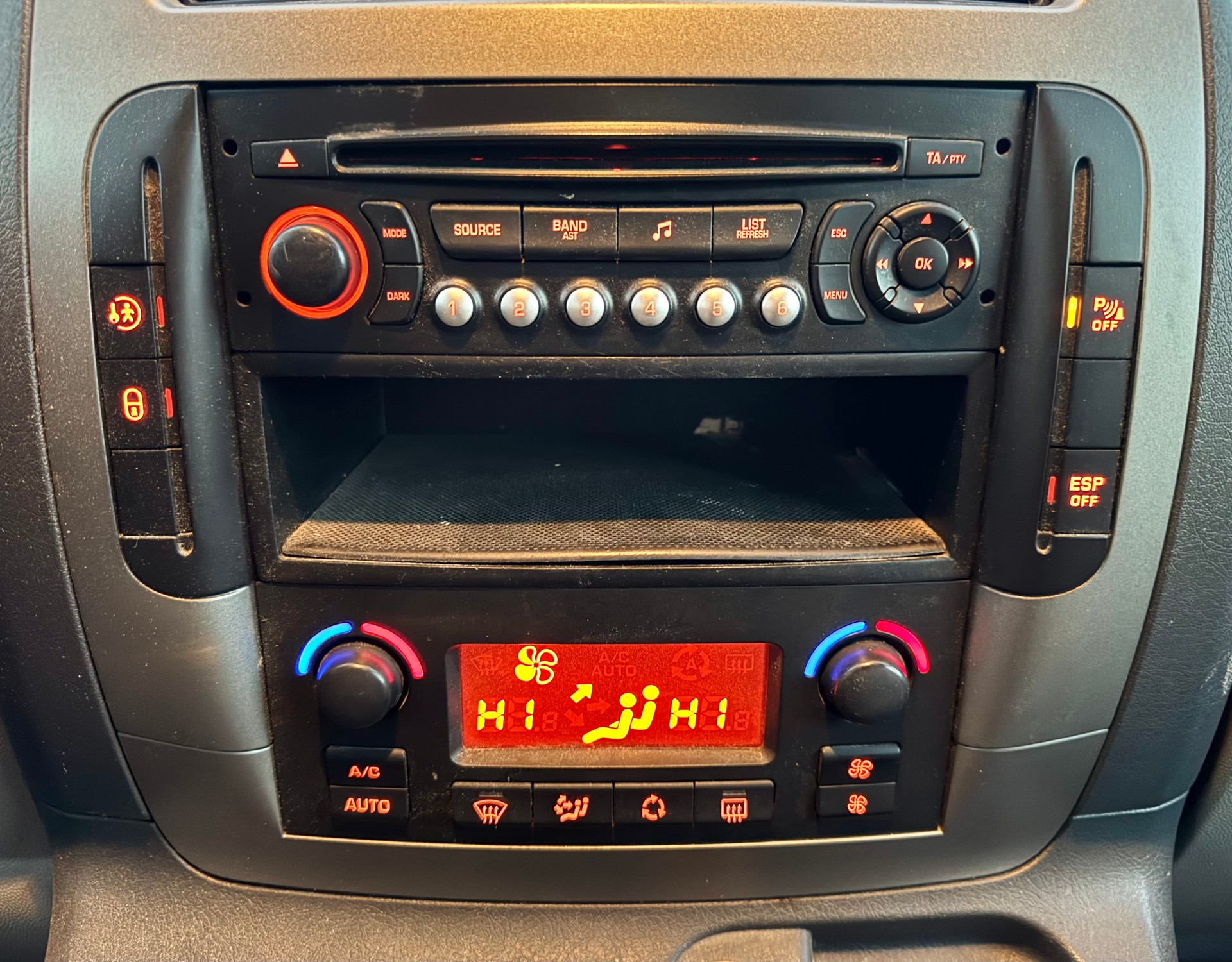 PEUGEOT Expert Tepee 2.0 HDi 163 PS, Automat, Allure L2 Lange version, 2 Schiebetüre, 8 Sitze, AHK-image-19