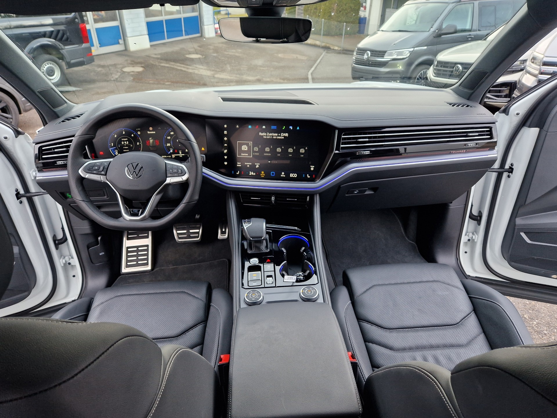 VW Touareg 3.0 TDI R-Line Tiptronic-image-9