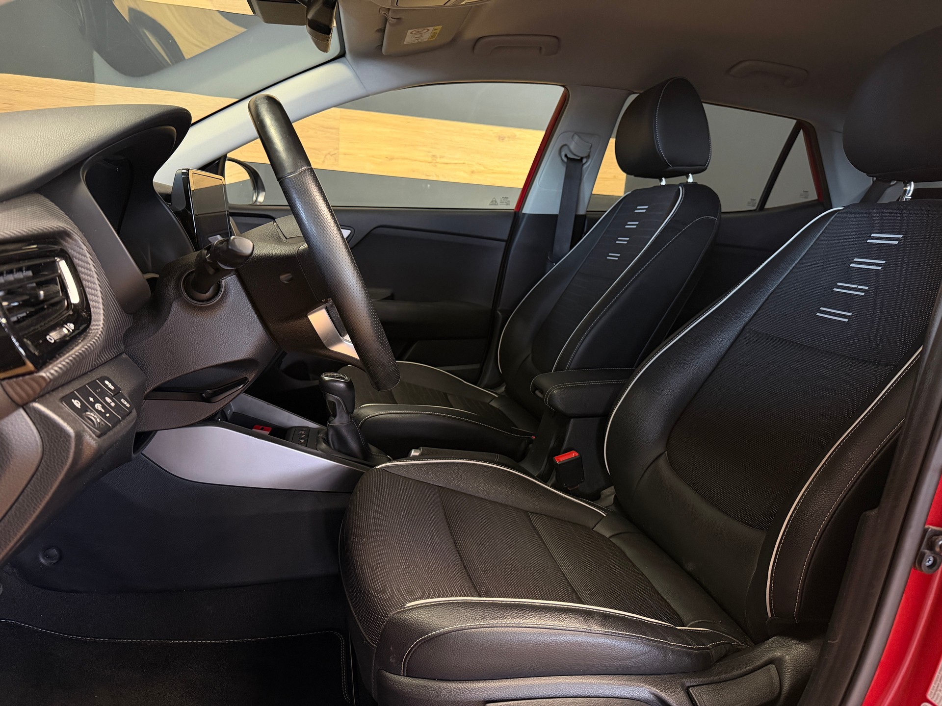 KIA Stonic 1.0 T-GDI MHEV GT-Line iMT-image-17