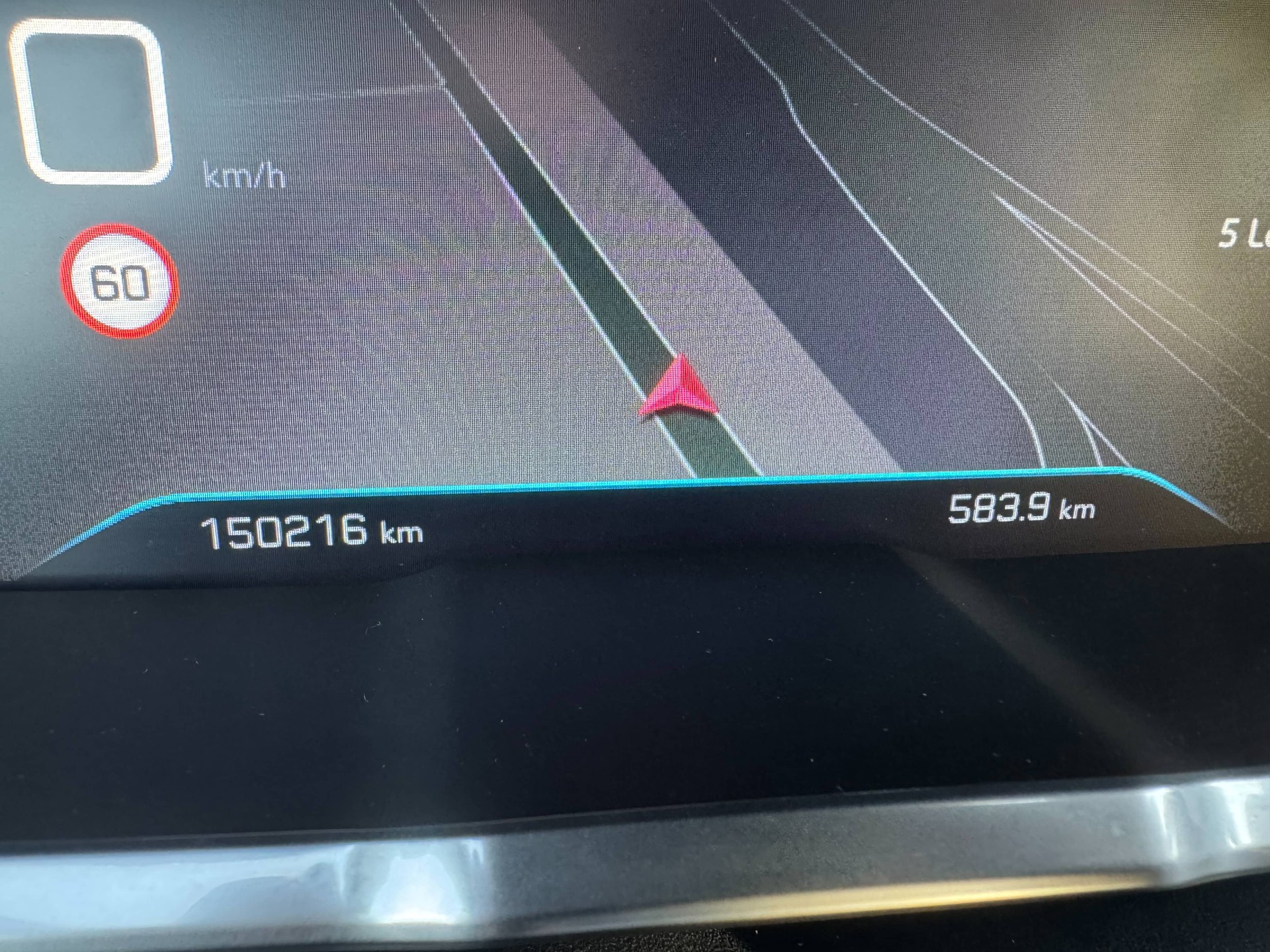 PEUGEOT 5008 1.6 BlueHDi GT Line ETA-image-8