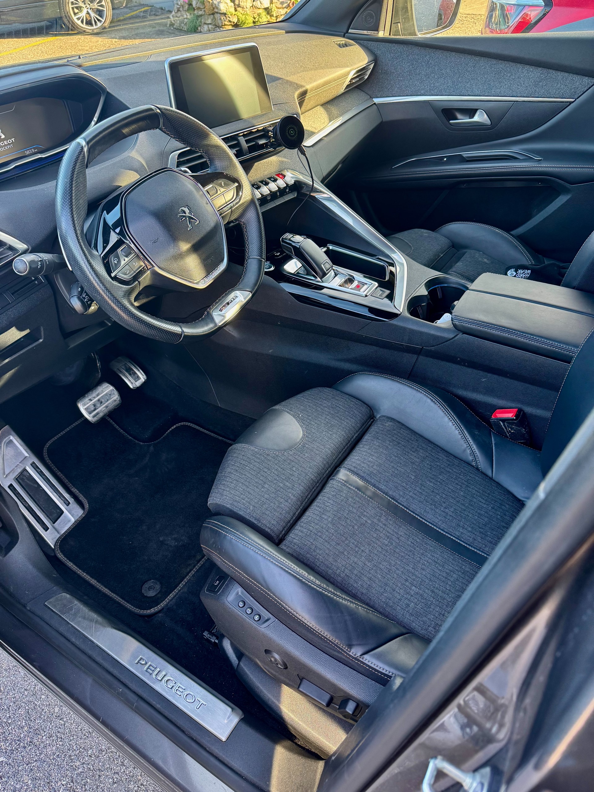 PEUGEOT 5008 1.6 BlueHDi GT Line ETA-image-3