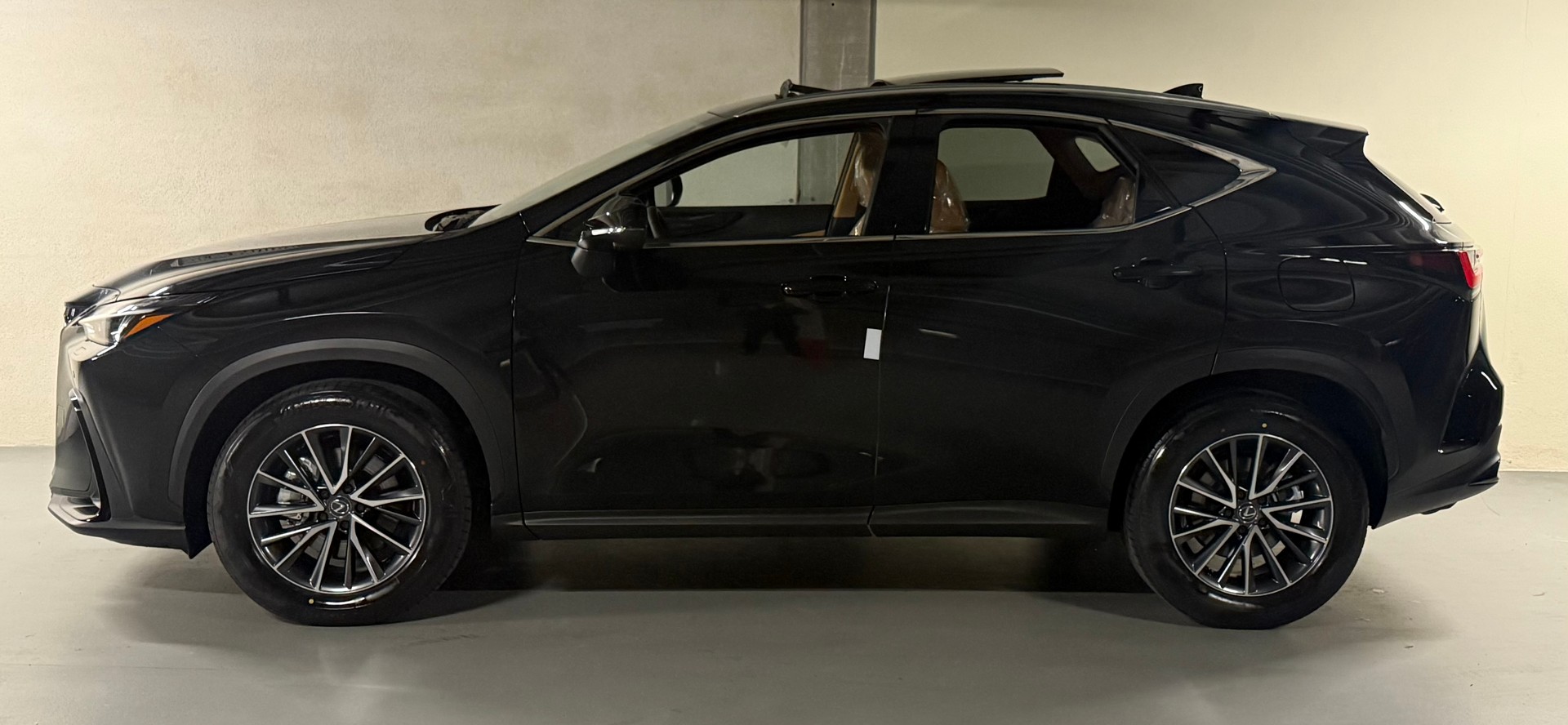 LEXUS NX 450h+ E-FOUR Comfort-image-4