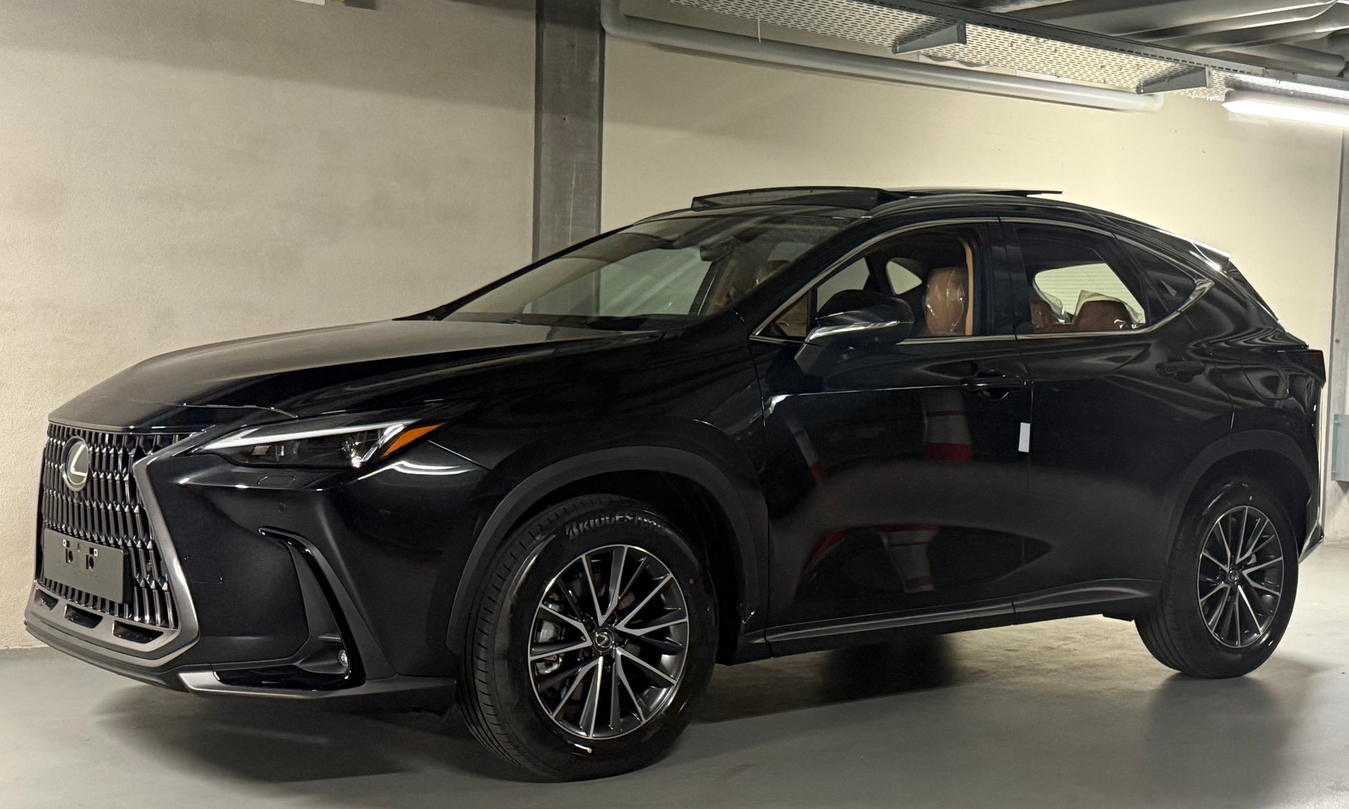 LEXUS NX 450h+ E-FOUR Comfort-showroom-element-1