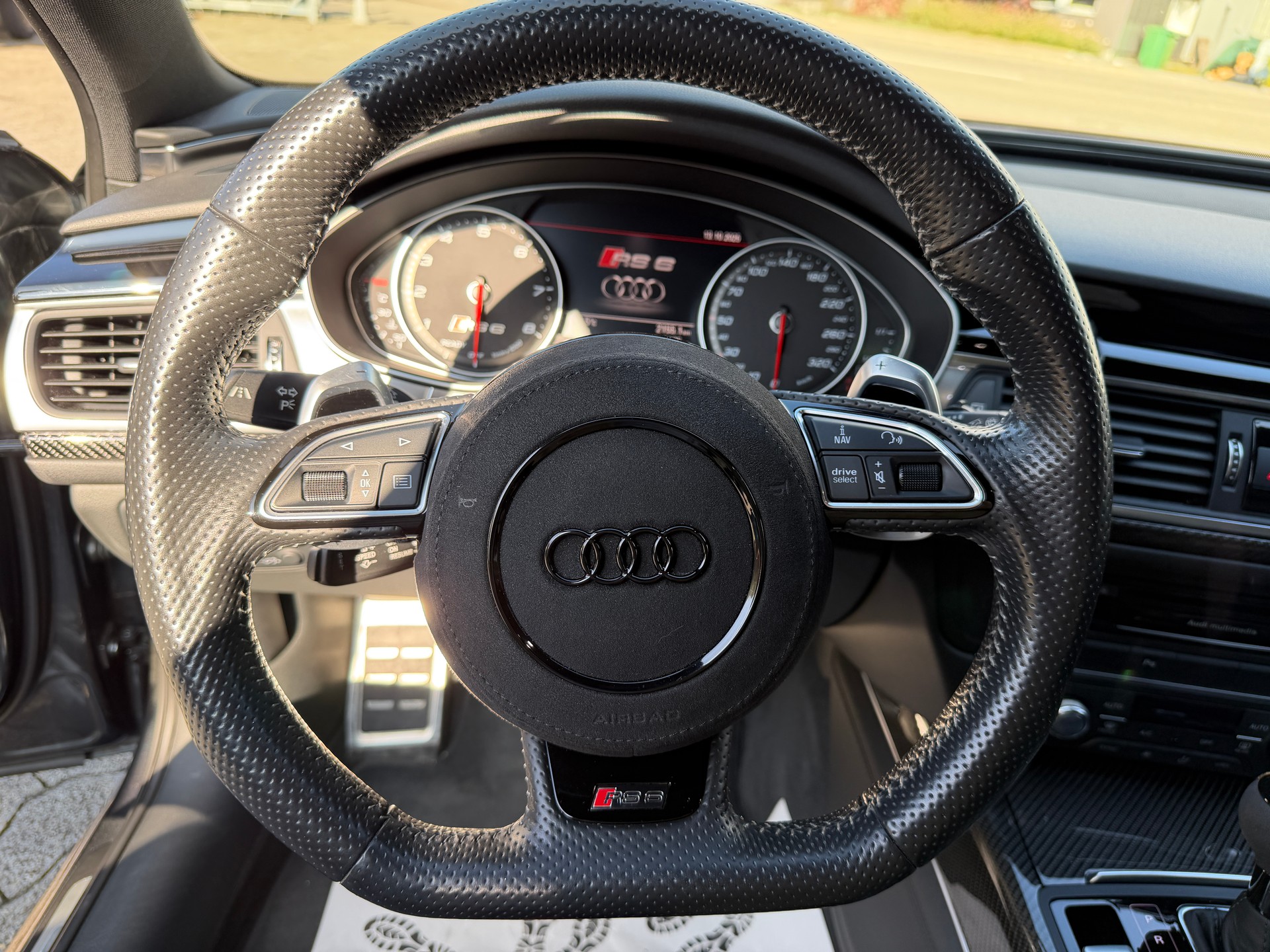 AUDI RS6 Avant 4.0 TFSI V8 performance quattro-image-9