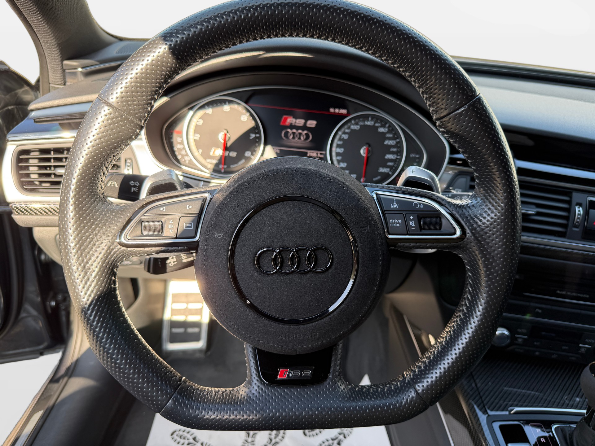AUDI RS6 Avant 4.0 TFSI V8 performance quattro-image-9