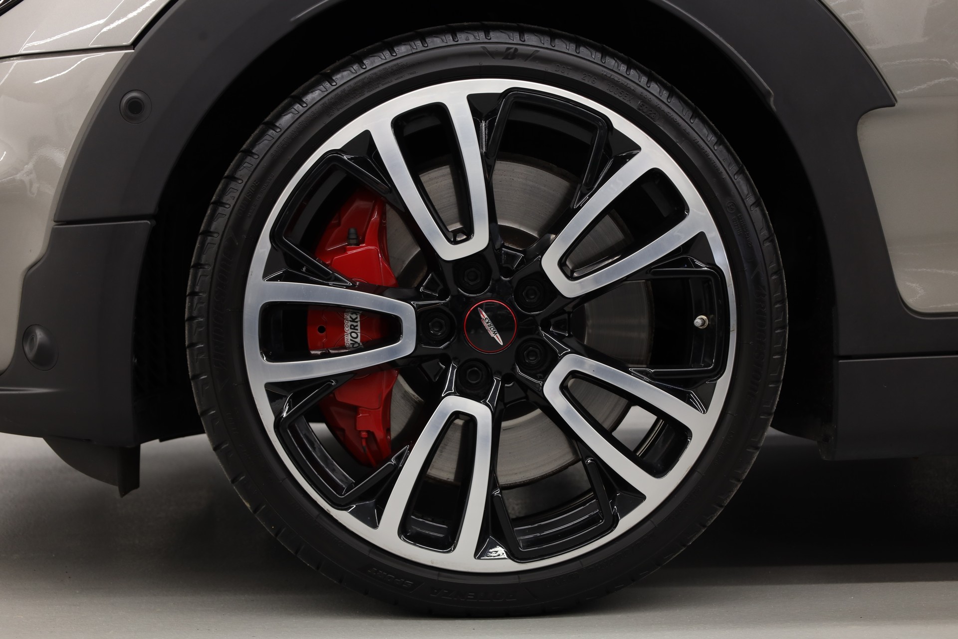 MINI Clubman F54 2.0i John Cooper Works ALL4-image-12