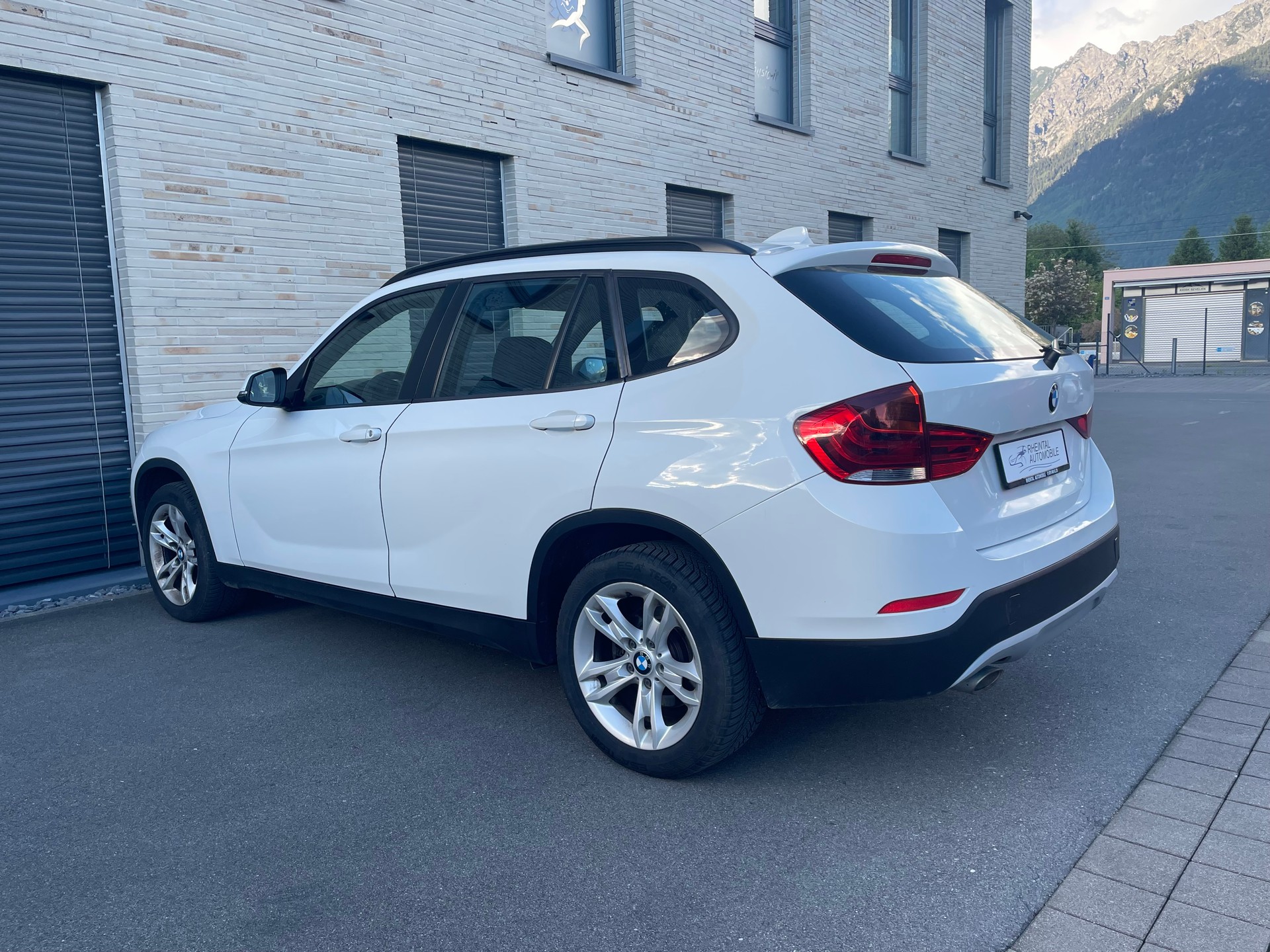 BMW X1 xDrive 18d Sport Line Steptronic-image-12