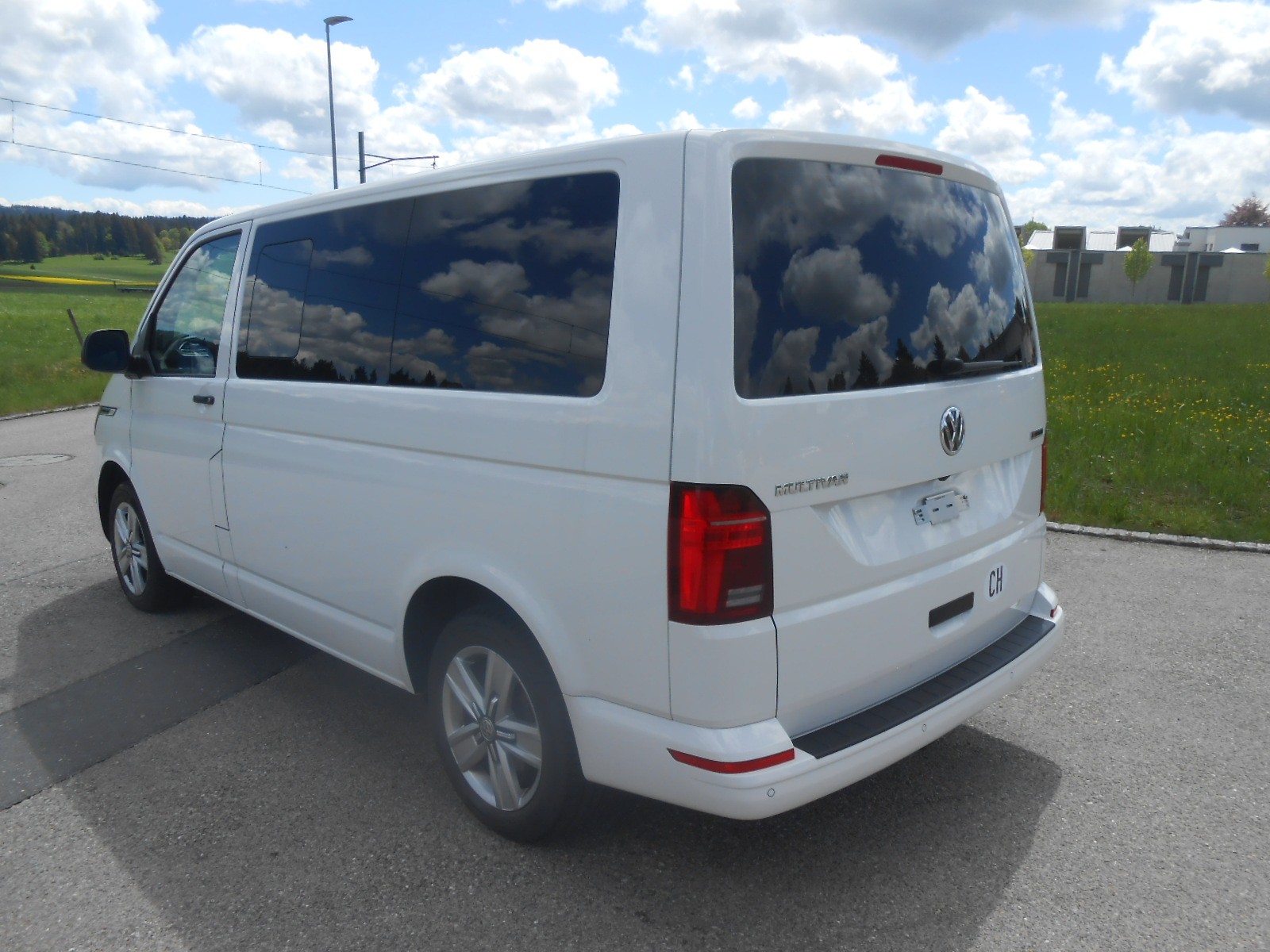 VW T6.1 Multivan 2.0 TDI Trendline 4Motion DSG-image-6