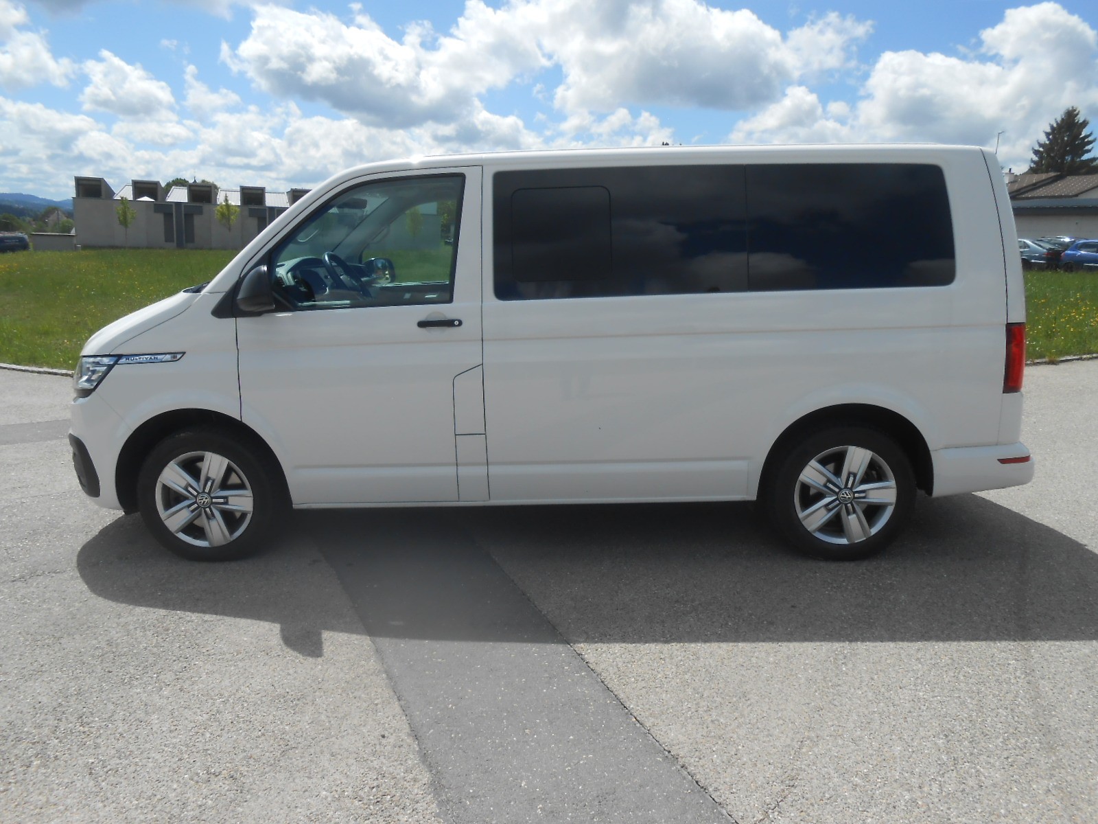 VW T6.1 Multivan 2.0 TDI Trendline 4Motion DSG-image-7