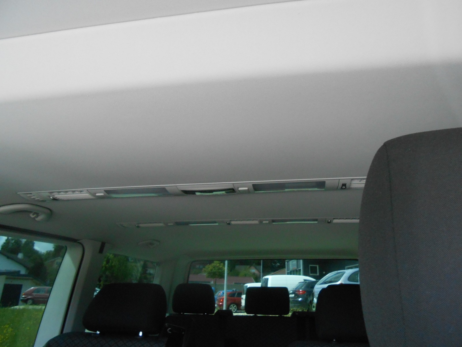VW T6.1 Multivan 2.0 TDI Trendline 4Motion DSG-image-12