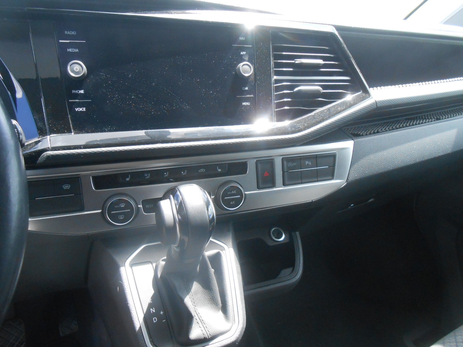 VW T6.1 Multivan 2.0 TDI Trendline 4Motion DSG-image-11