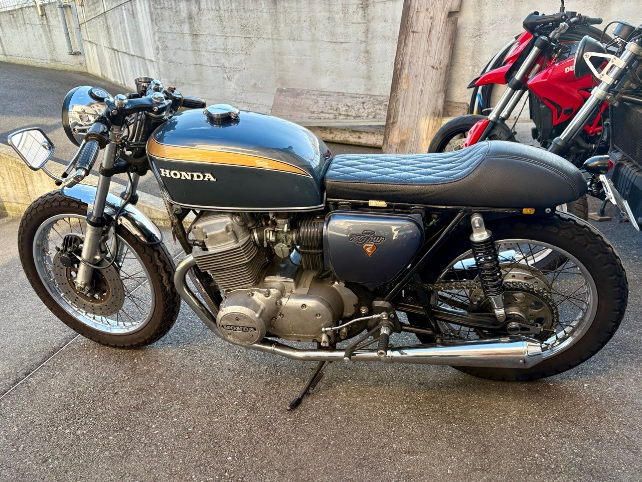 HONDA CB750 Four K2 1972 café racer (homologuée)-image-3