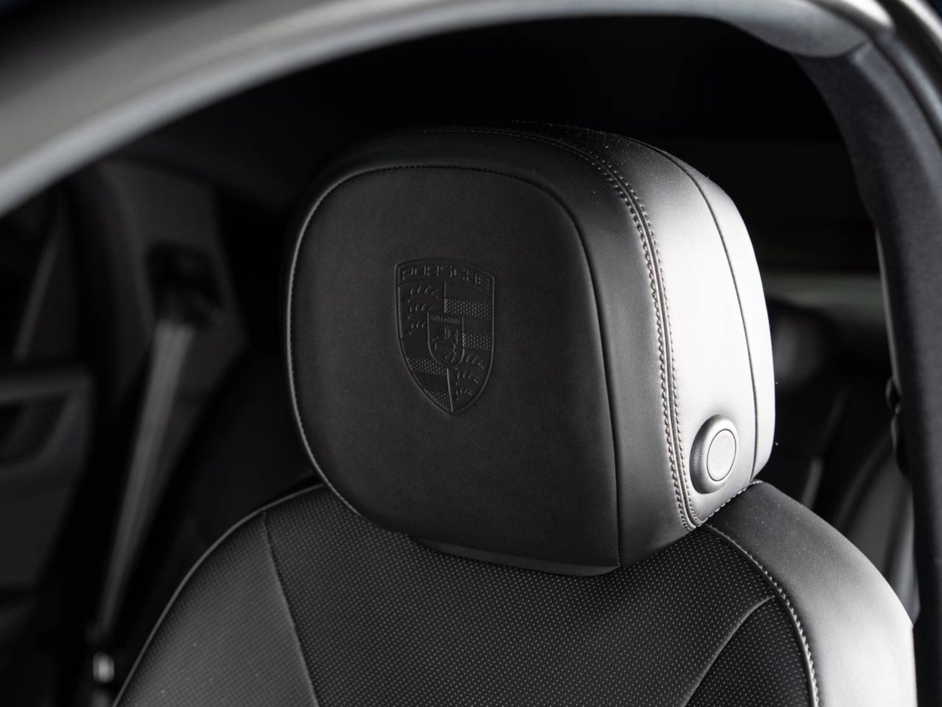 PORSCHE Cayenne S E-Hybrid Coupé Black Edition-image-15