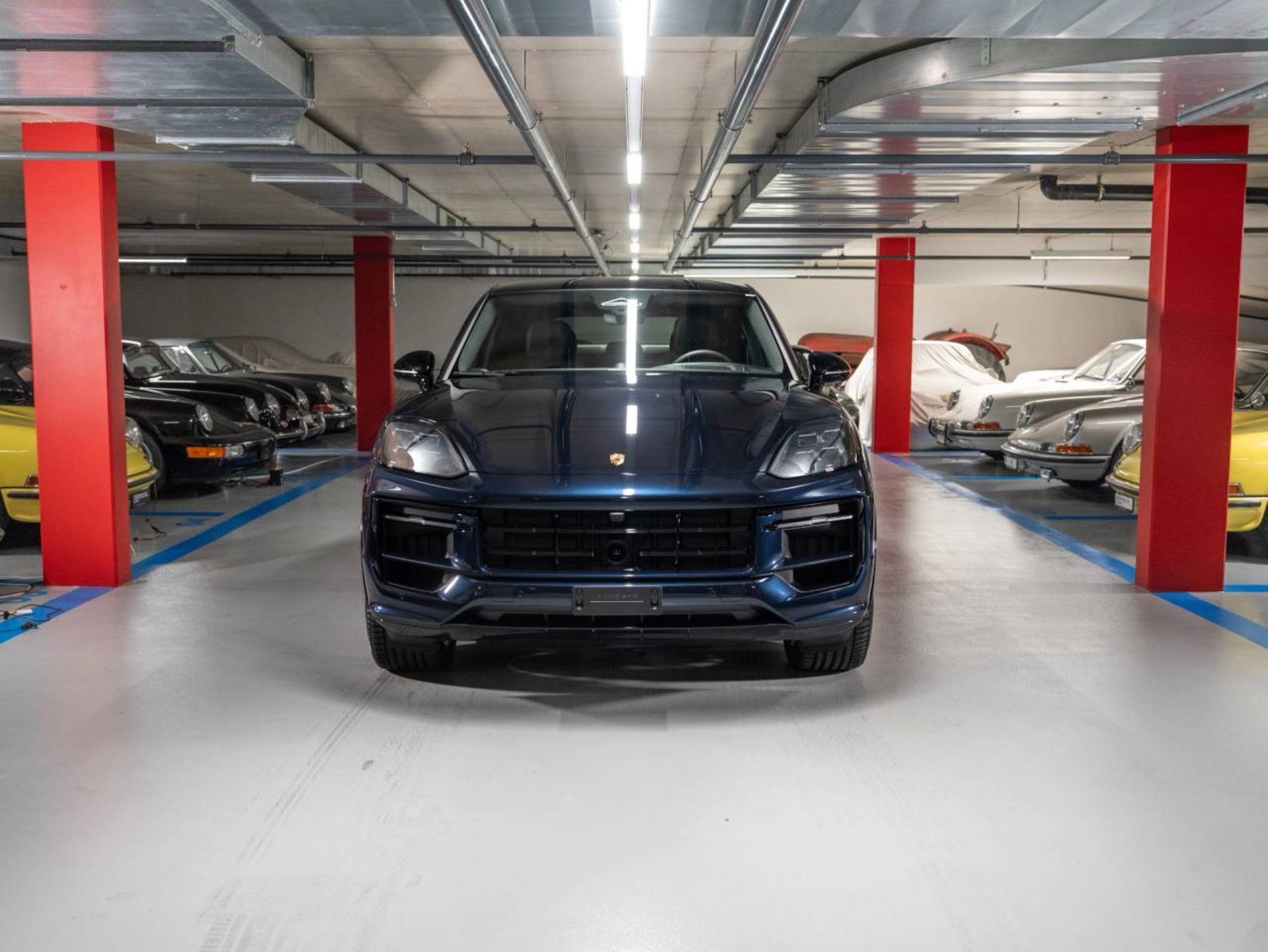 PORSCHE Cayenne S E-Hybrid Coupé Black Edition-showroom-element-1