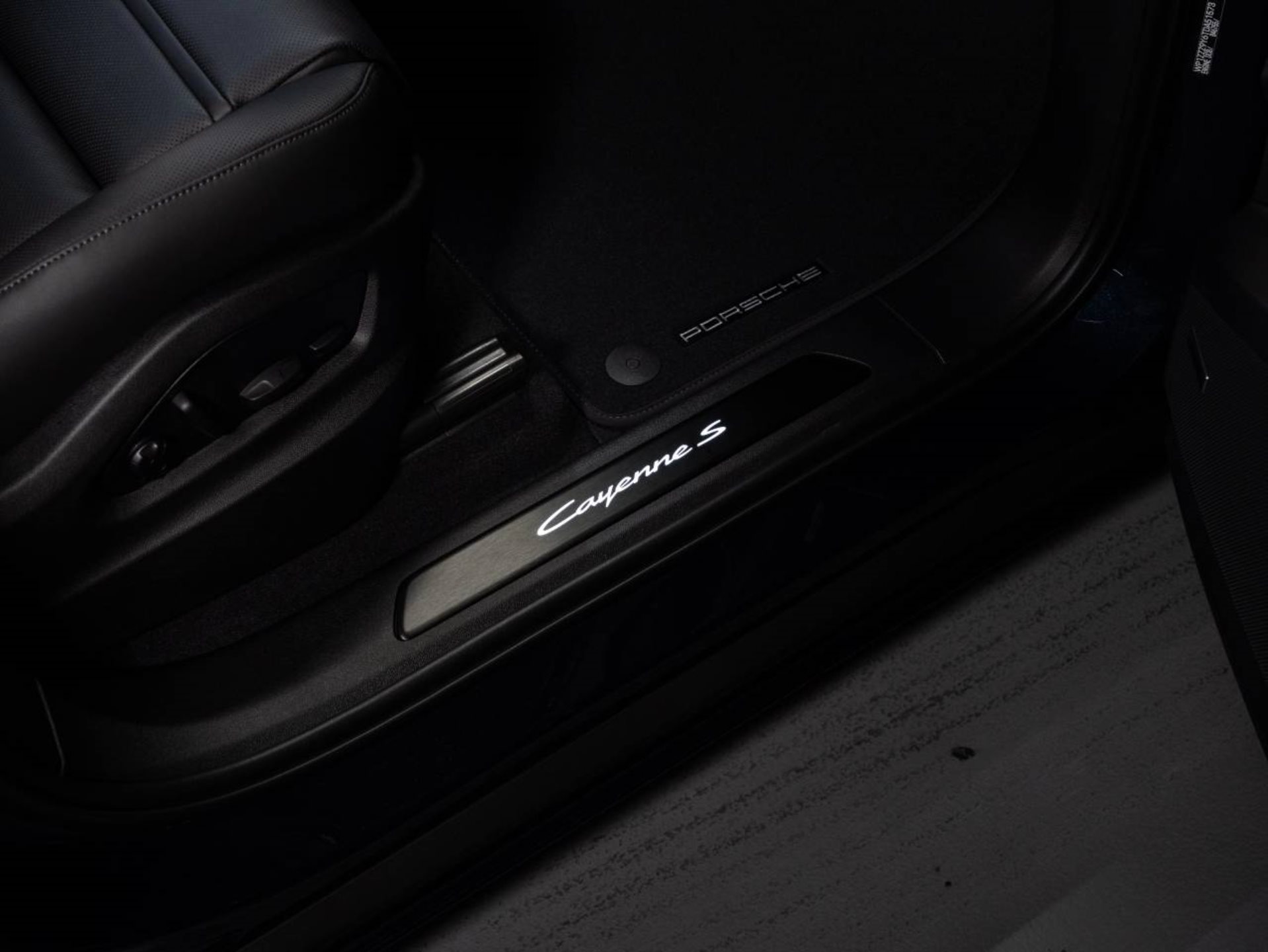 PORSCHE Cayenne S E-Hybrid Coupé Black Edition-image-17