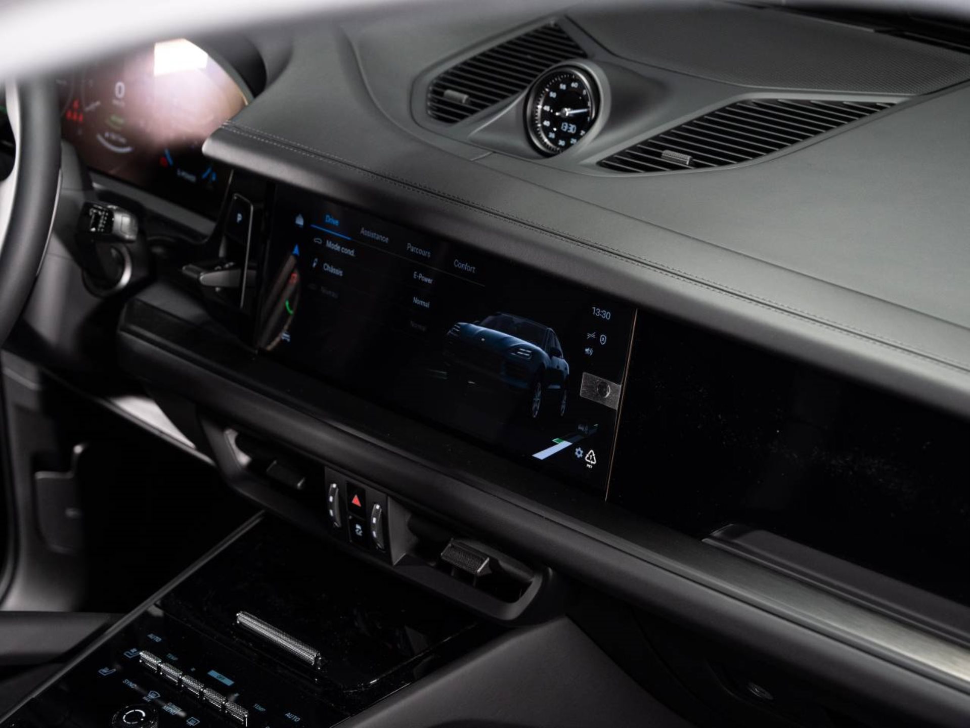 PORSCHE Cayenne S E-Hybrid Coupé Black Edition-image-9