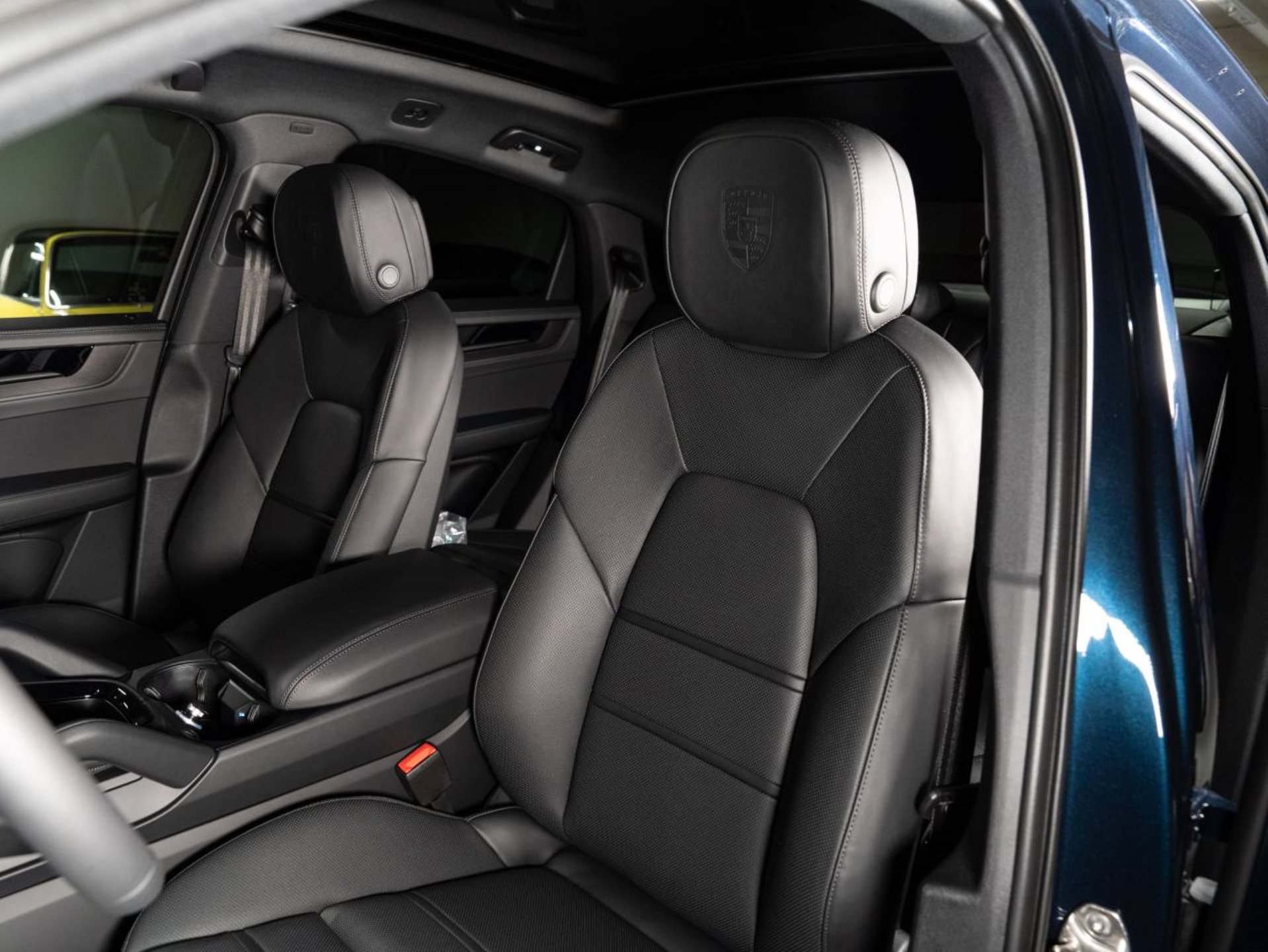 PORSCHE Cayenne S E-Hybrid Coupé Black Edition-image-4