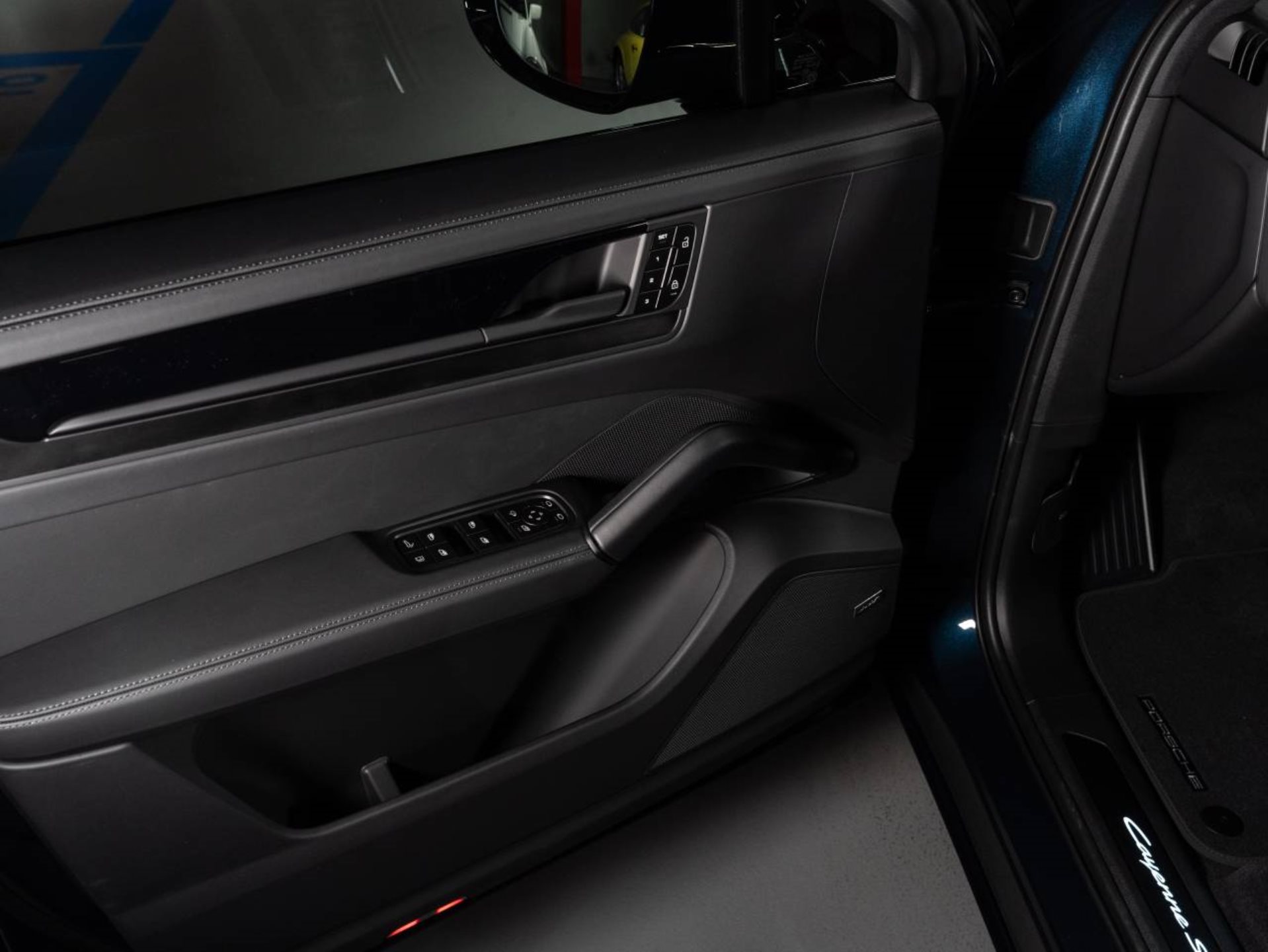 PORSCHE Cayenne S E-Hybrid Coupé Black Edition-image-16