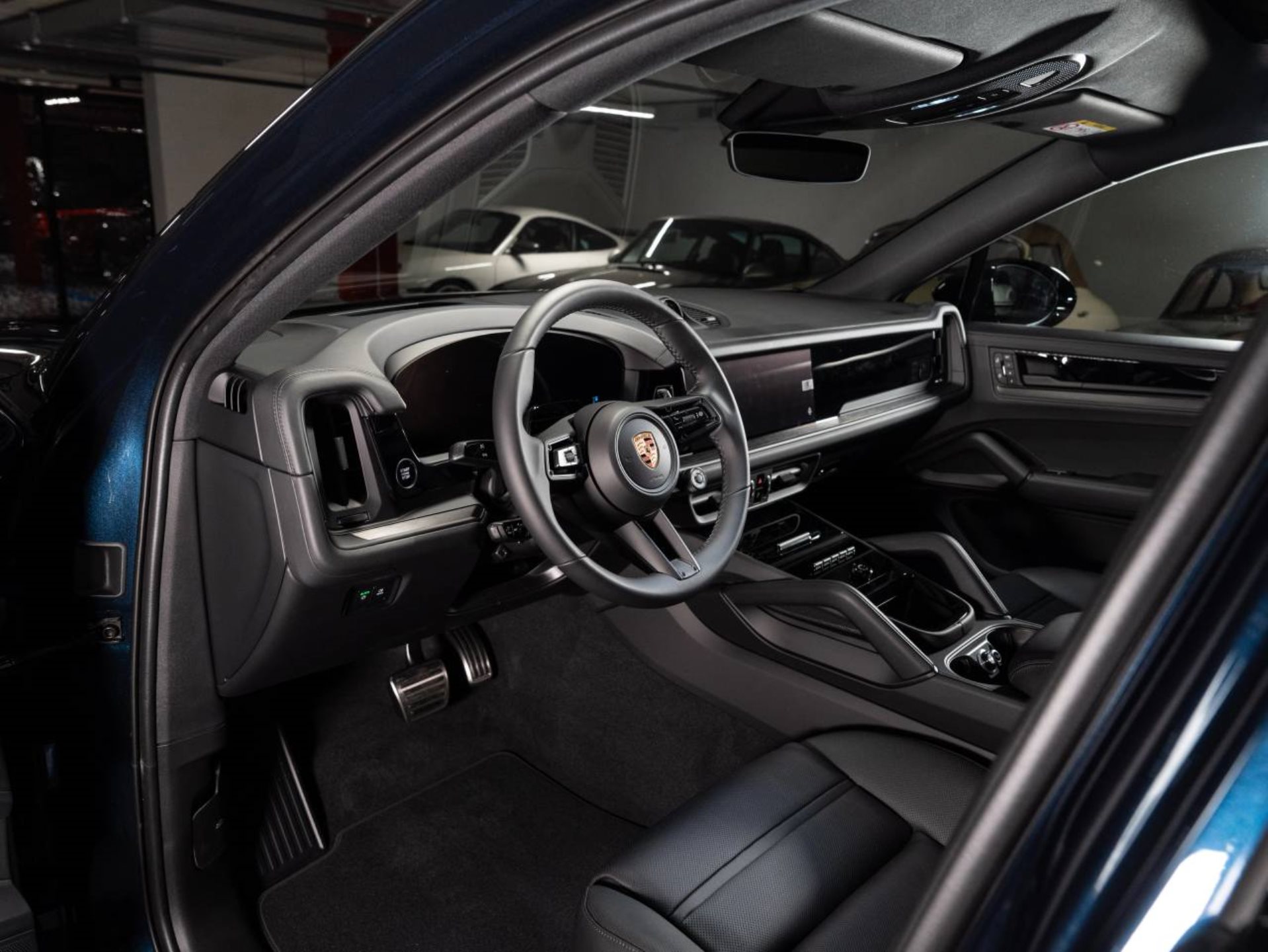 PORSCHE Cayenne S E-Hybrid Coupé Black Edition-showroom-element-3