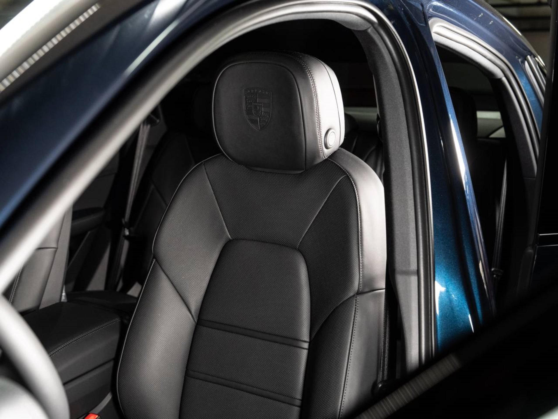 PORSCHE Cayenne S E-Hybrid Coupé Black Edition-image-14