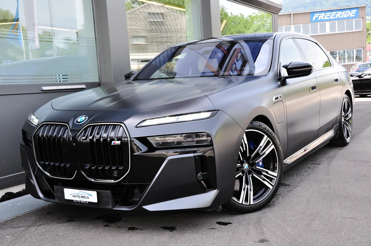 BMW M760e xDrive Steptronic-showroom-element-2