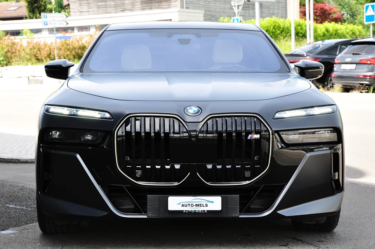BMW M760e xDrive Steptronic-image-10