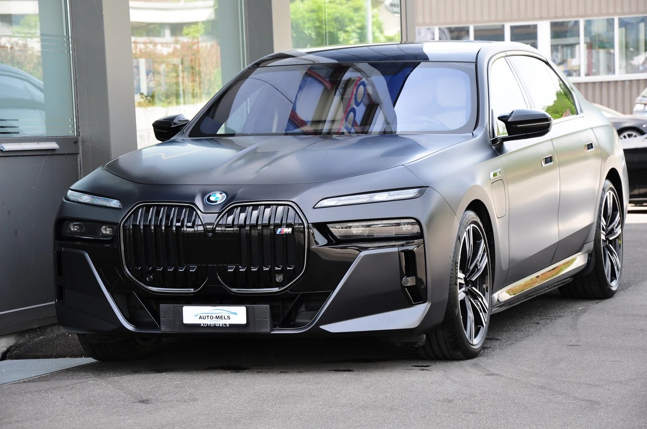 BMW M760e xDrive Steptronic-image-4