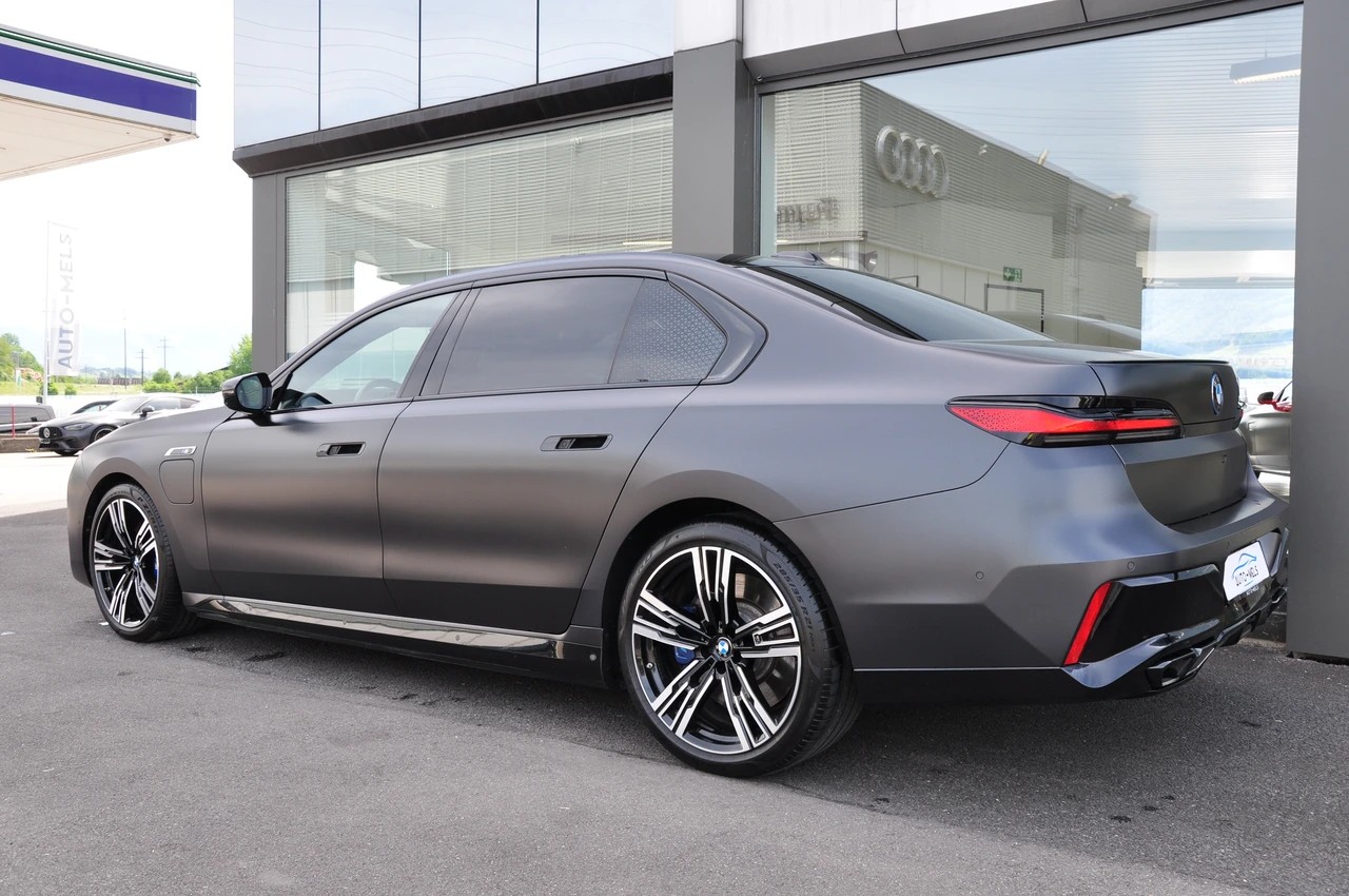 BMW M760e xDrive Steptronic-image-5