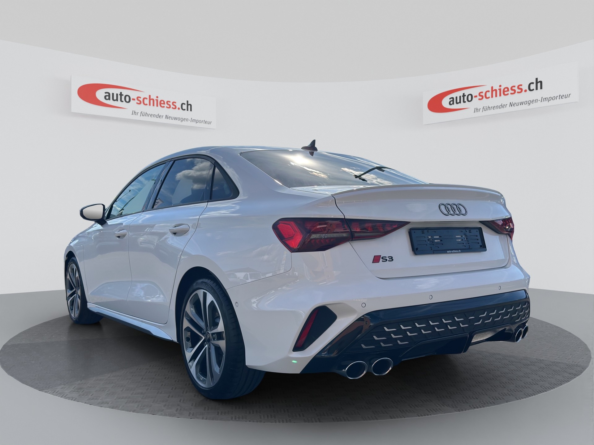 AUDI S3 TFSI quattro S-tronic-showroom-element-2