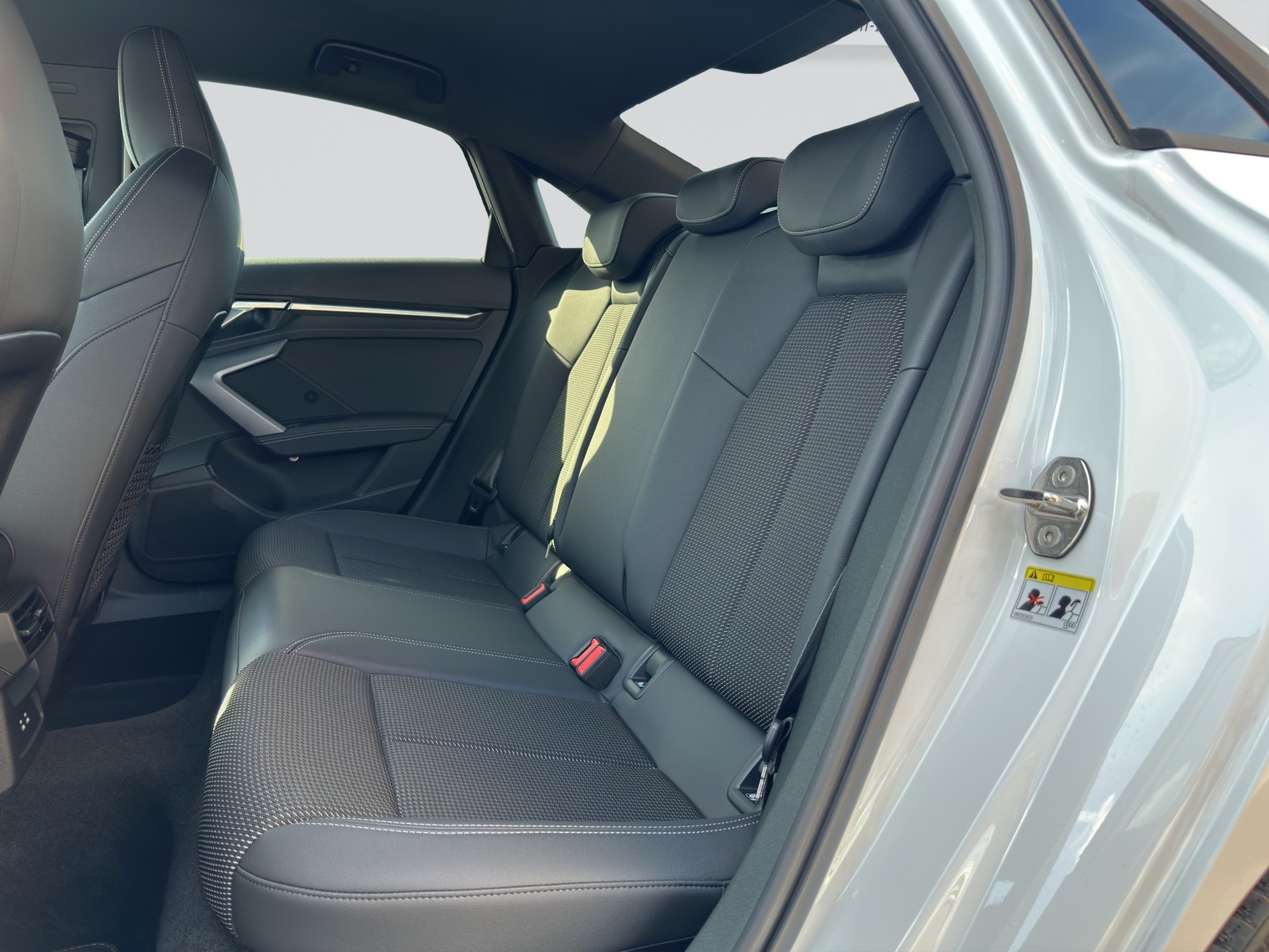 AUDI S3 TFSI quattro S-tronic-image-7