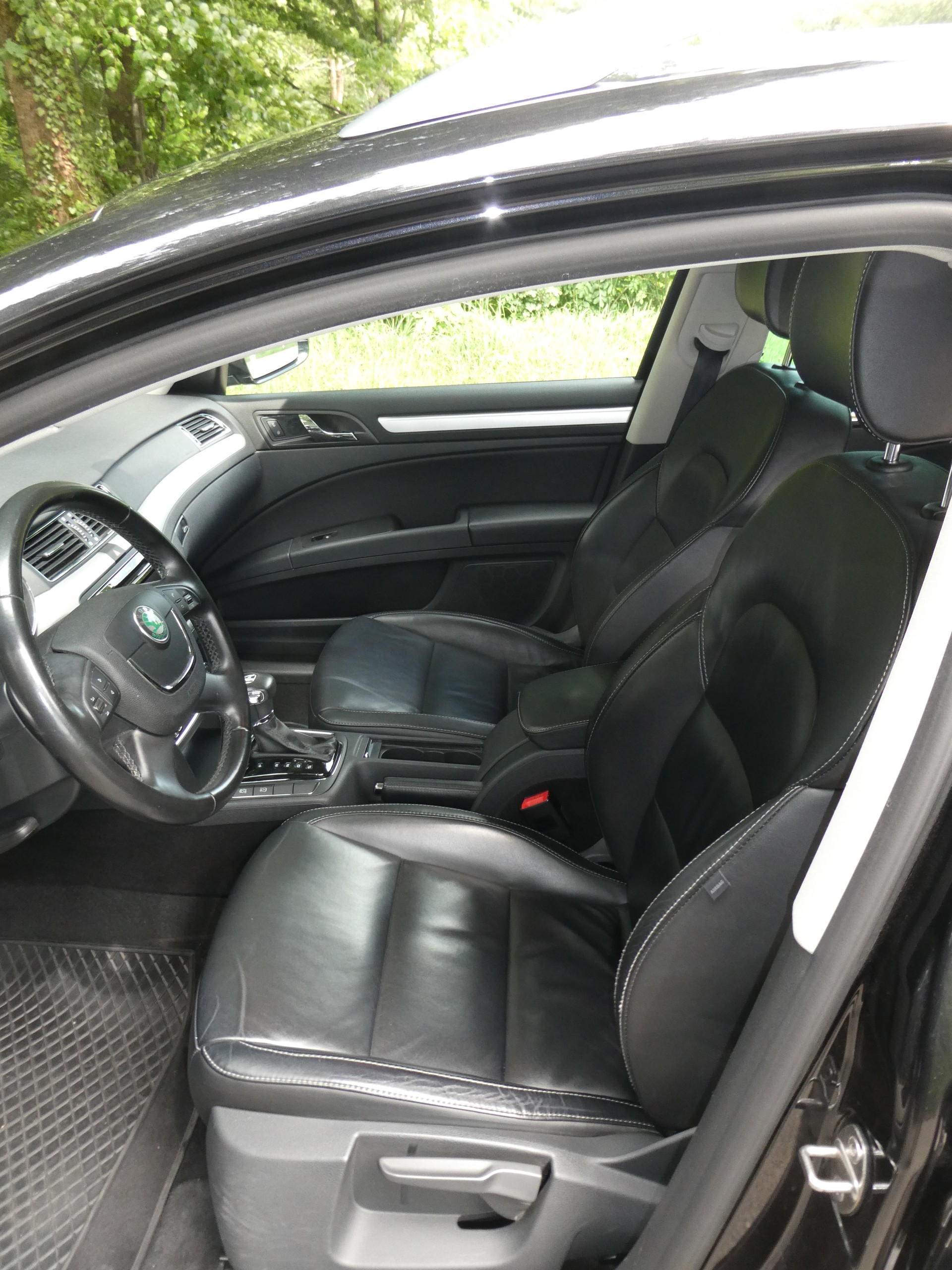 SKODA Superb Combi 2.0 TSI Elegance DSG-image-9