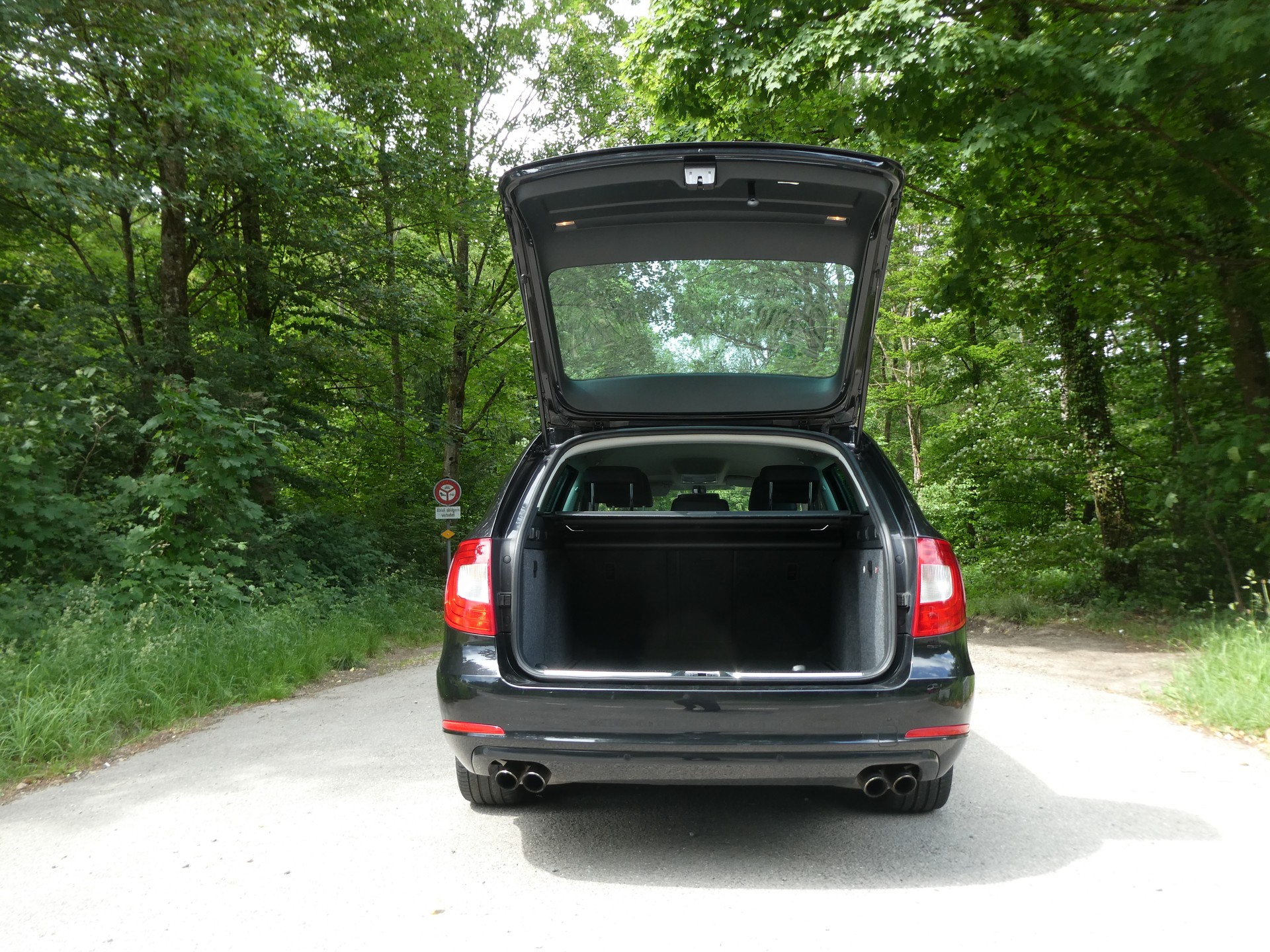 SKODA Superb Combi 2.0 TSI Elegance DSG-image-8