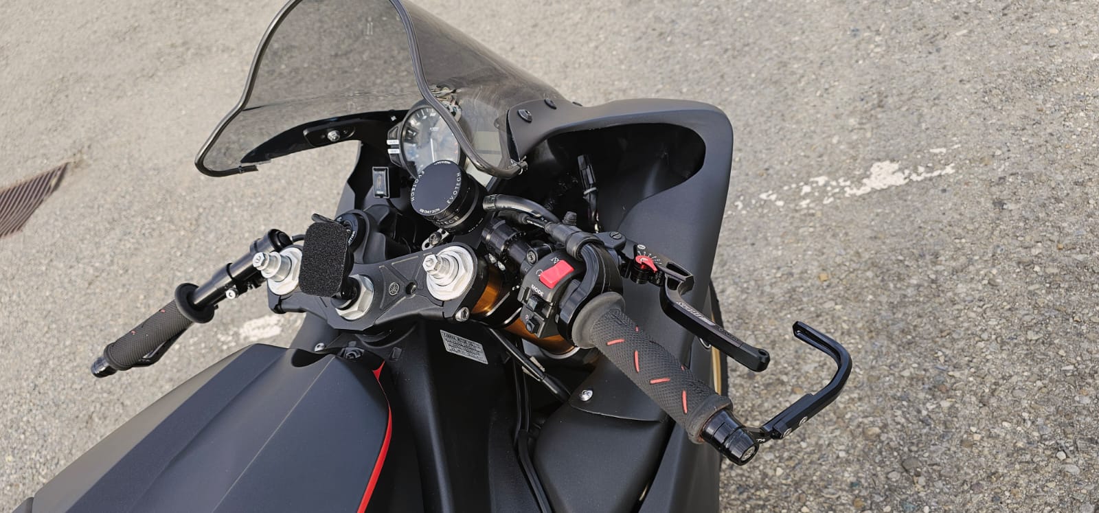 YAMAHA YZF-R1-image-6
