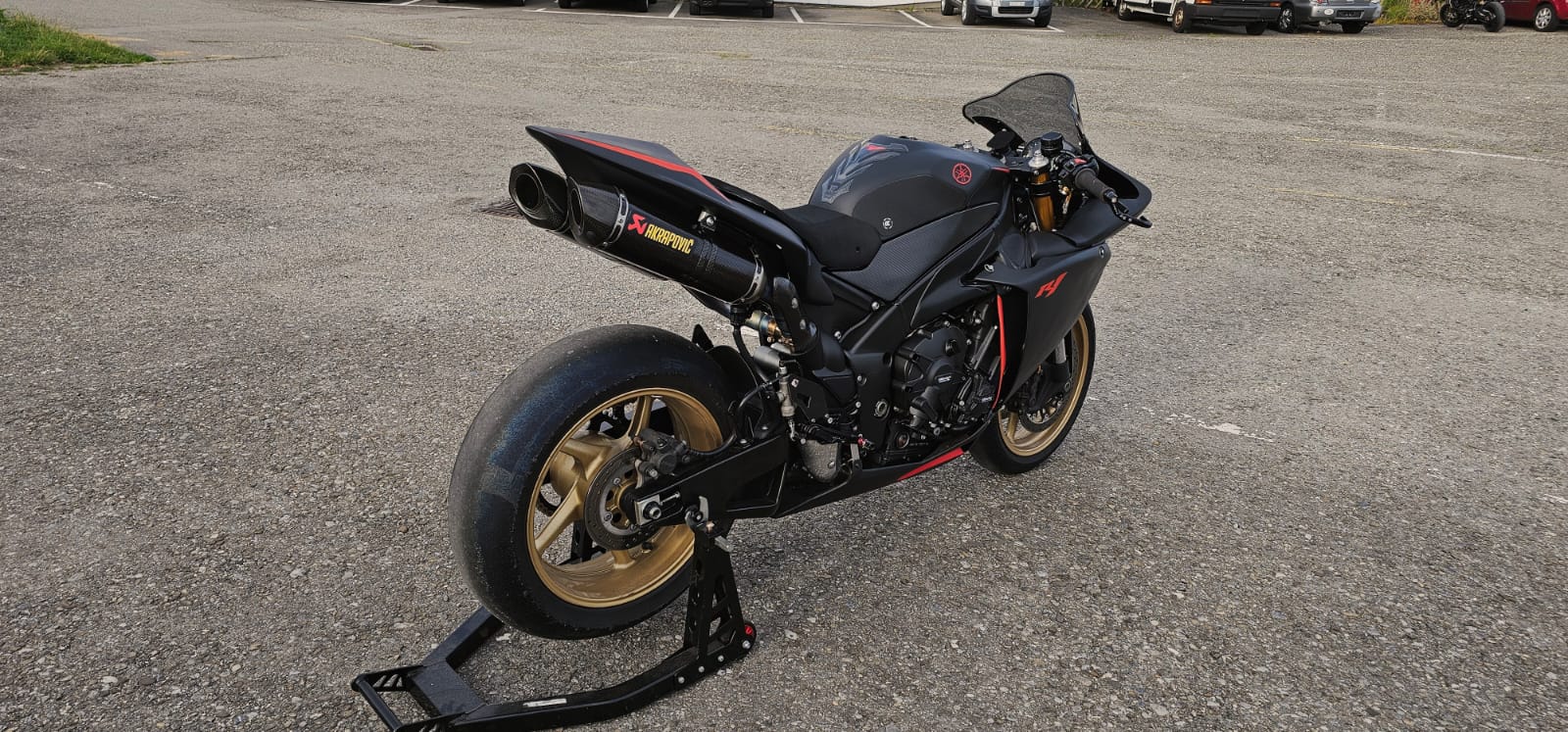 YAMAHA YZF-R1-image-2