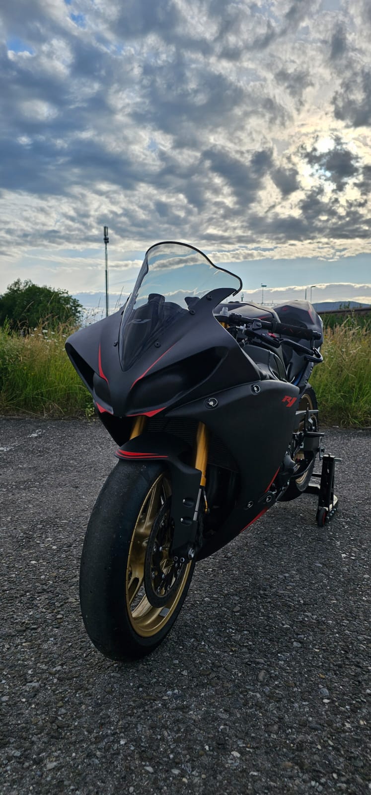 YAMAHA YZF-R1-image-4