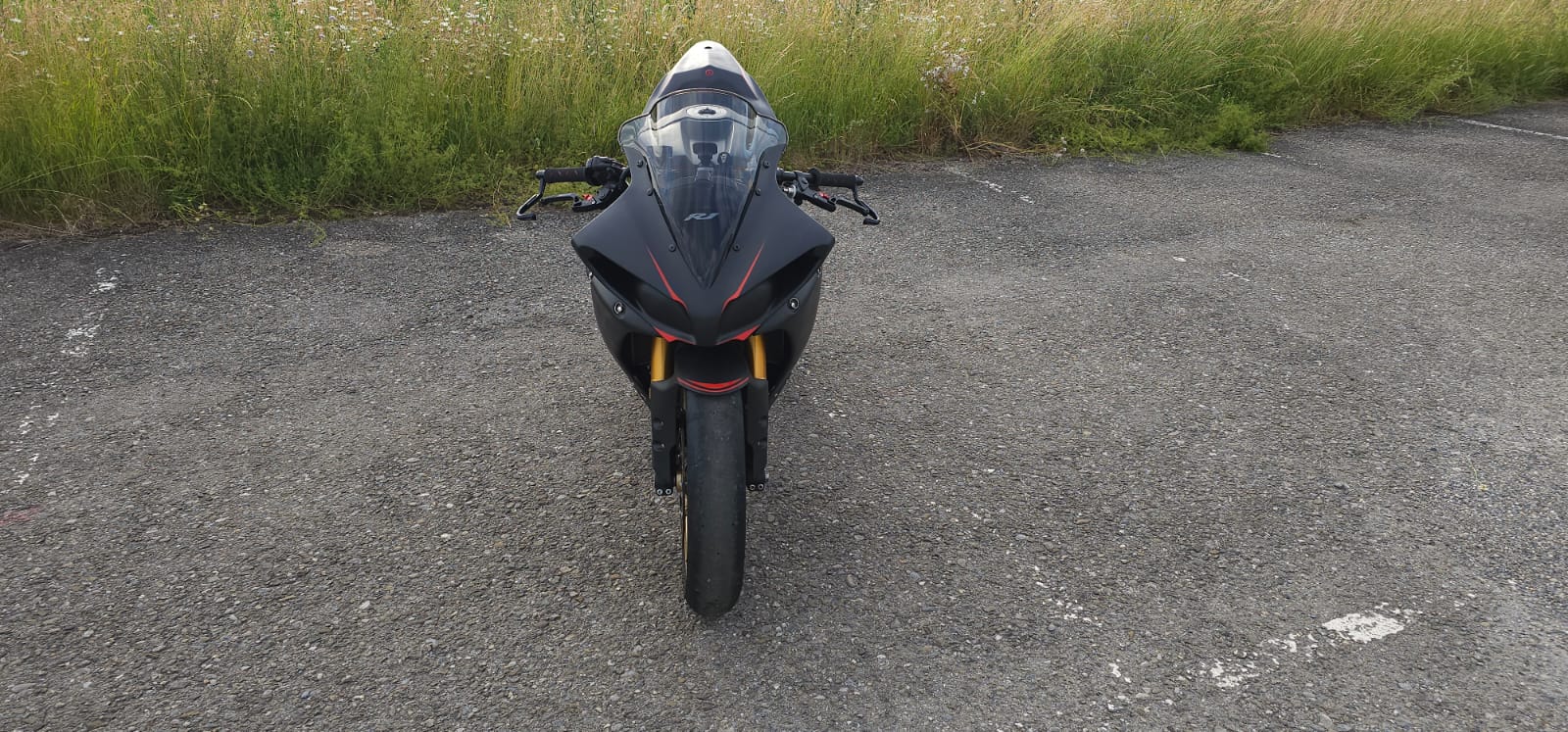 YAMAHA YZF-R1-image-1