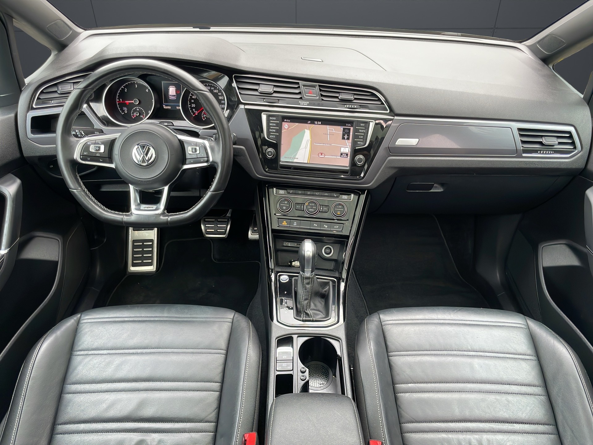 VW Touran 2.0 TDI BlueMotion R-Line Technology Highline DSG-image-9