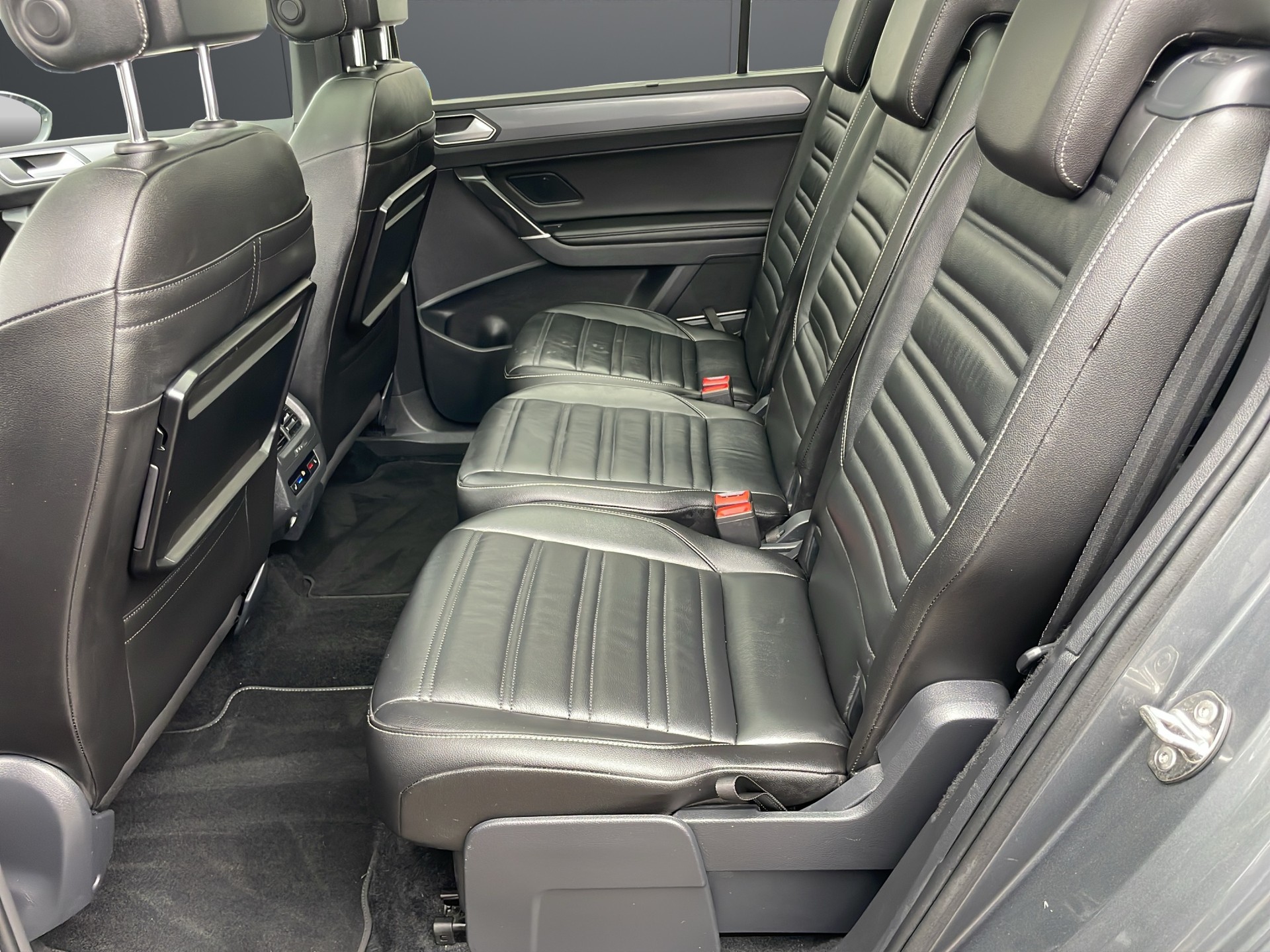 VW Touran 2.0 TDI BlueMotion R-Line Technology Highline DSG-image-7