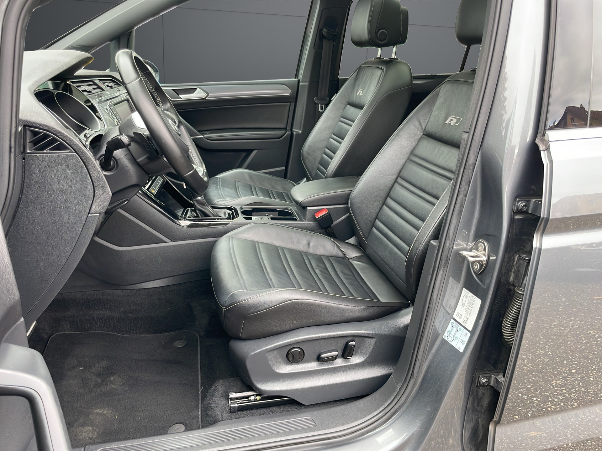 VW Touran 2.0 TDI BlueMotion R-Line Technology Highline DSG-image-5