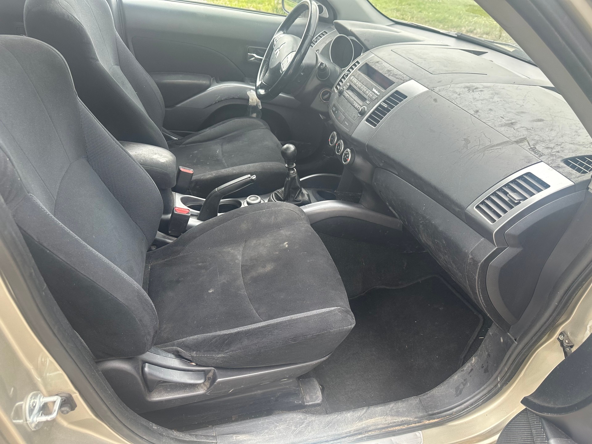 MITSUBISHI Outlander 2.2 DID Intense 4WD-image-11