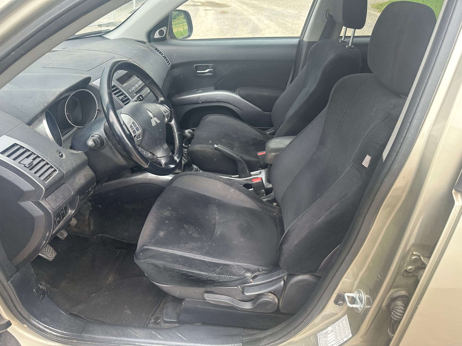 MITSUBISHI Outlander 2.2 DID Intense 4WD-image-12